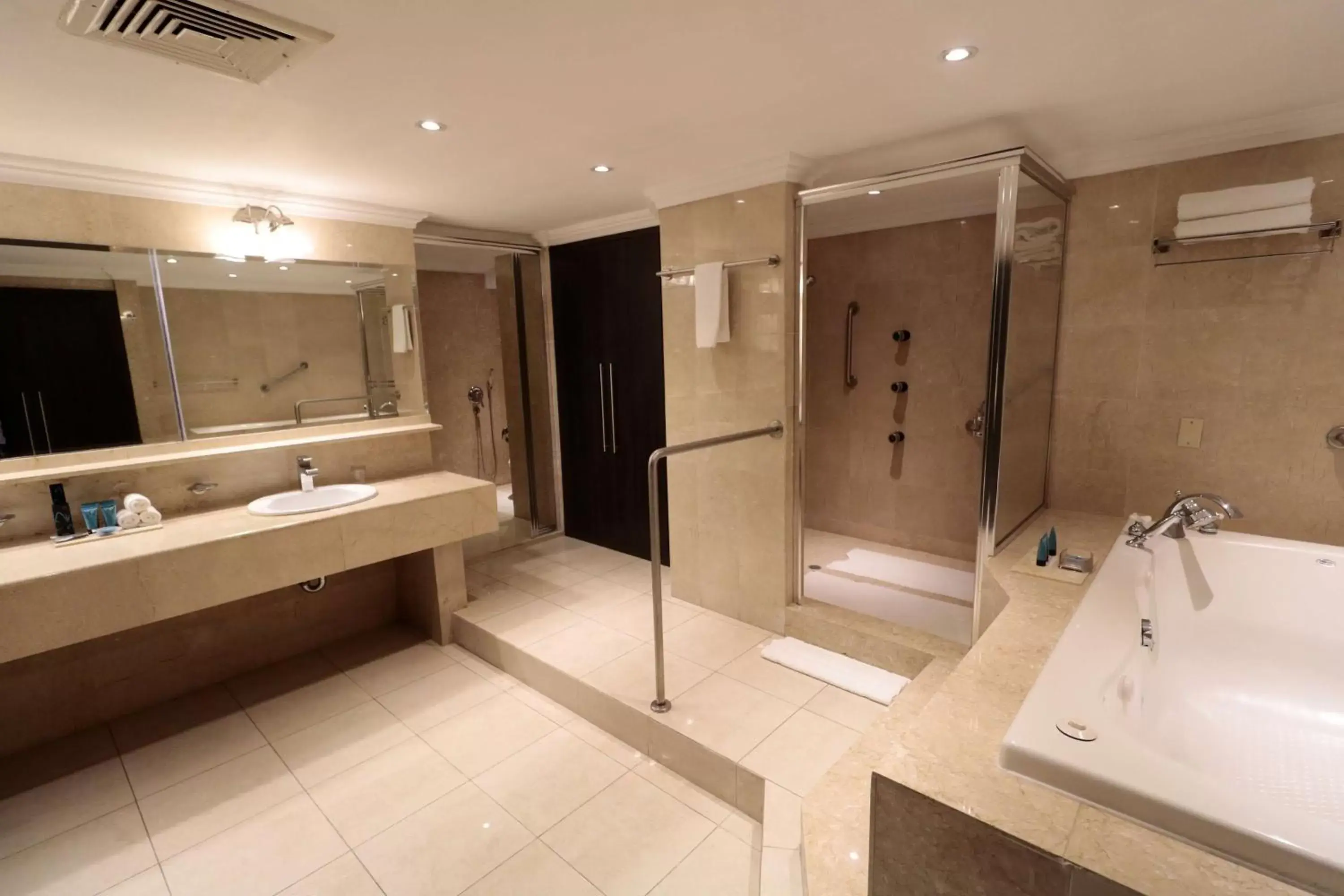 Bathroom in Hotel El Panama by Faranda Grand, a member of Radisson Individuals