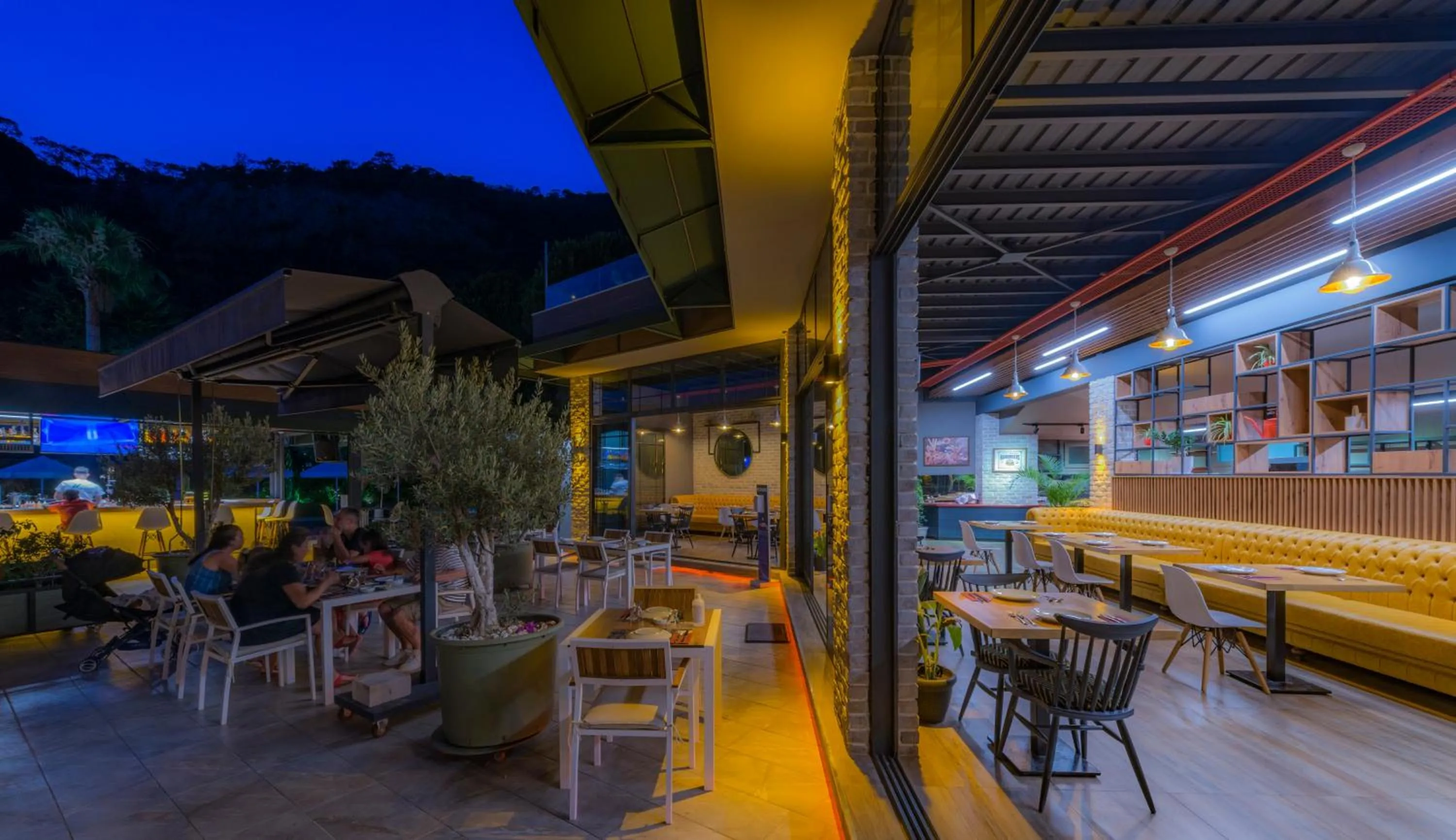 Restaurant/places to eat in Morina Deluxe Hotel