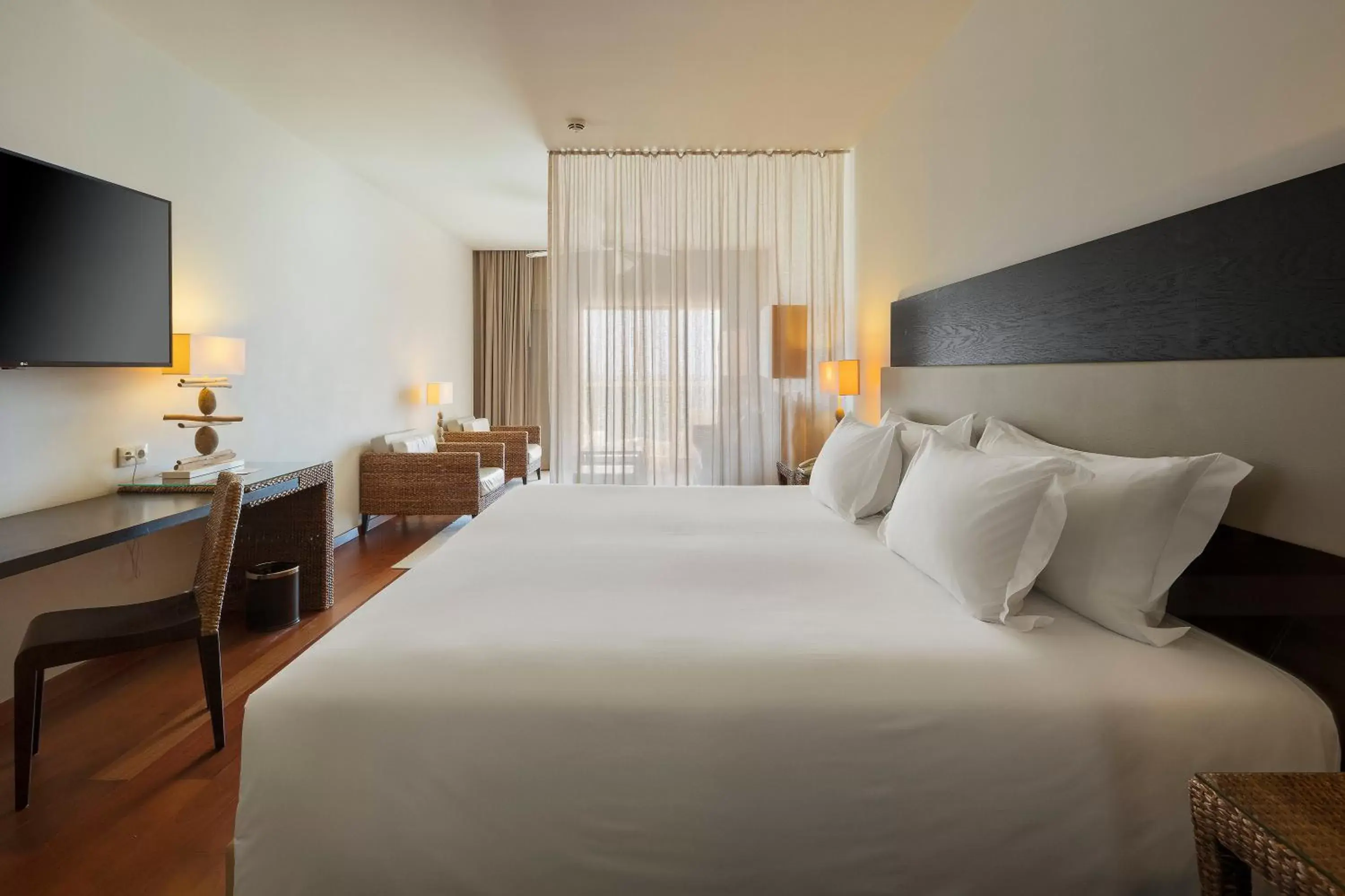 Bedroom, Bed in Crowne Plaza Vilamoura - Algarve, an IHG Hotel