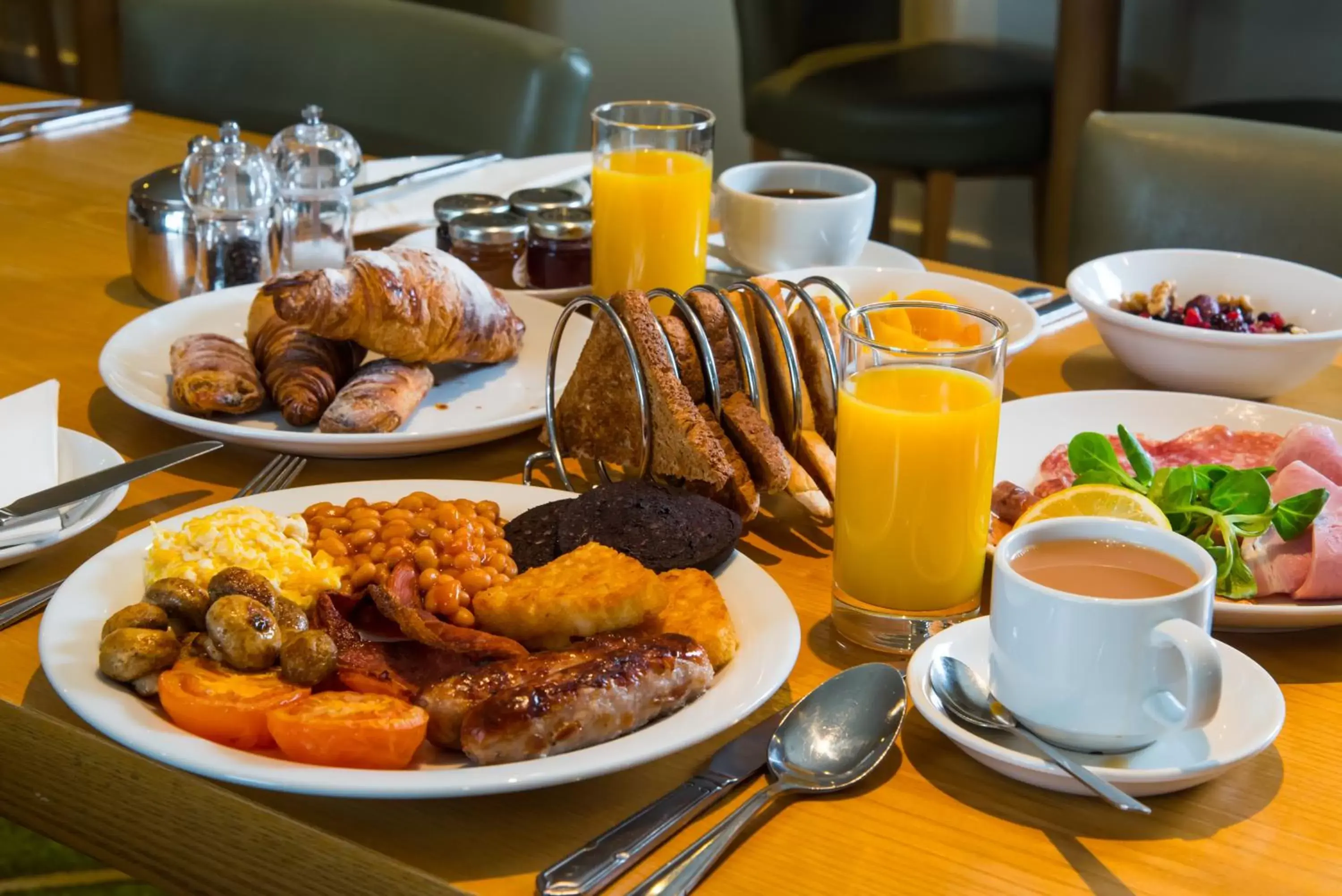 Restaurant/places to eat, Breakfast in Mercure Newbury West Grange Hotel