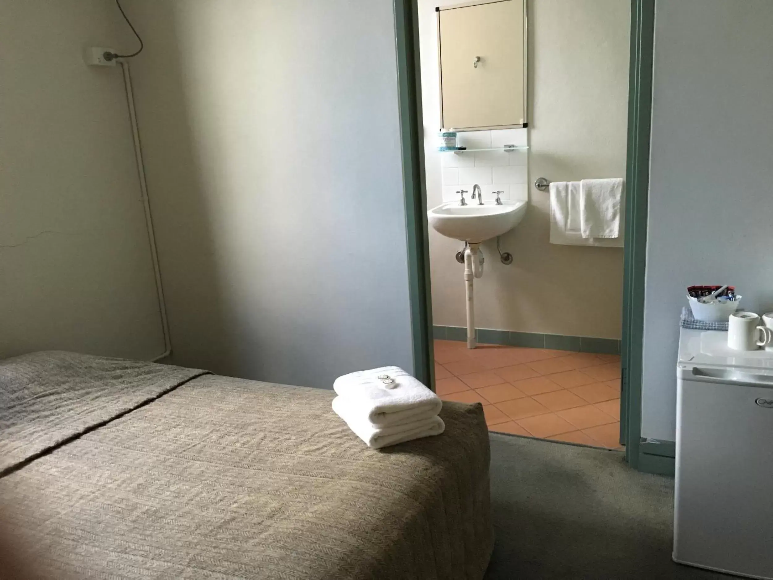 Photo of the whole room, Bathroom in Amaroo Hotel Dubbo