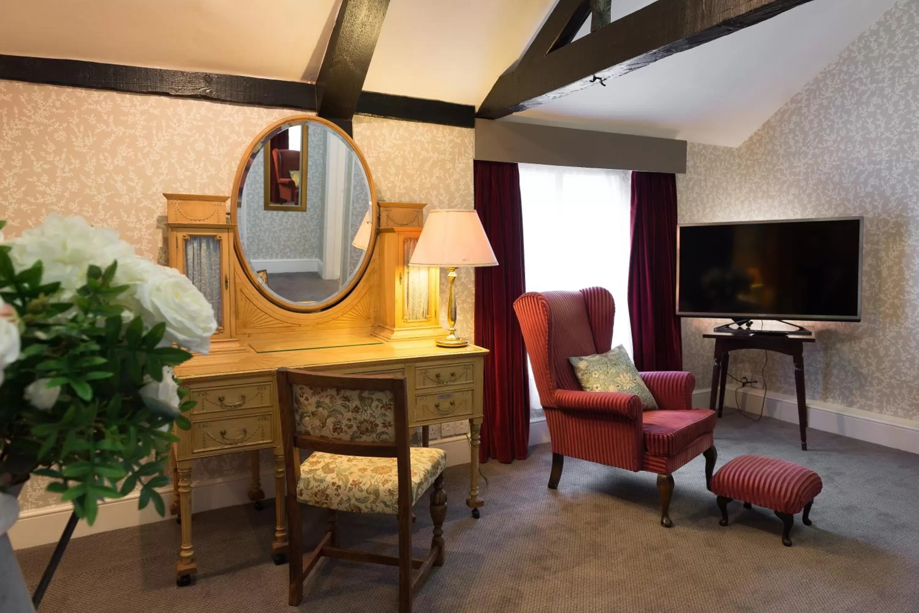 Seating Area in Best Western Red Lion Hotel