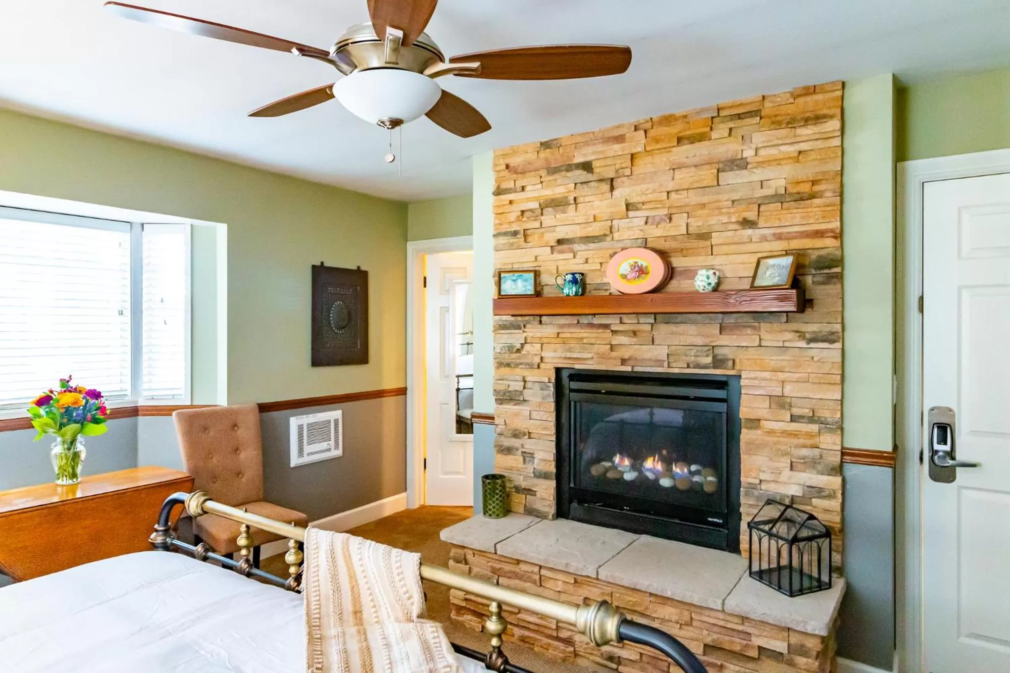 flat iron, Bed in J Patrick Inn