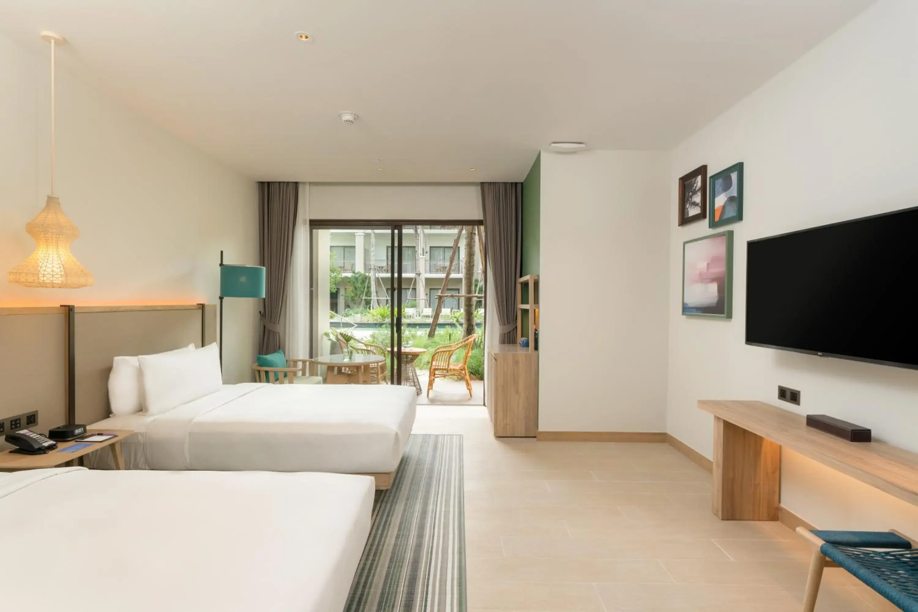 Bedroom, TV/Entertainment Center in Holiday Inn Resort Samui Bophut Beach, an IHG Hotel