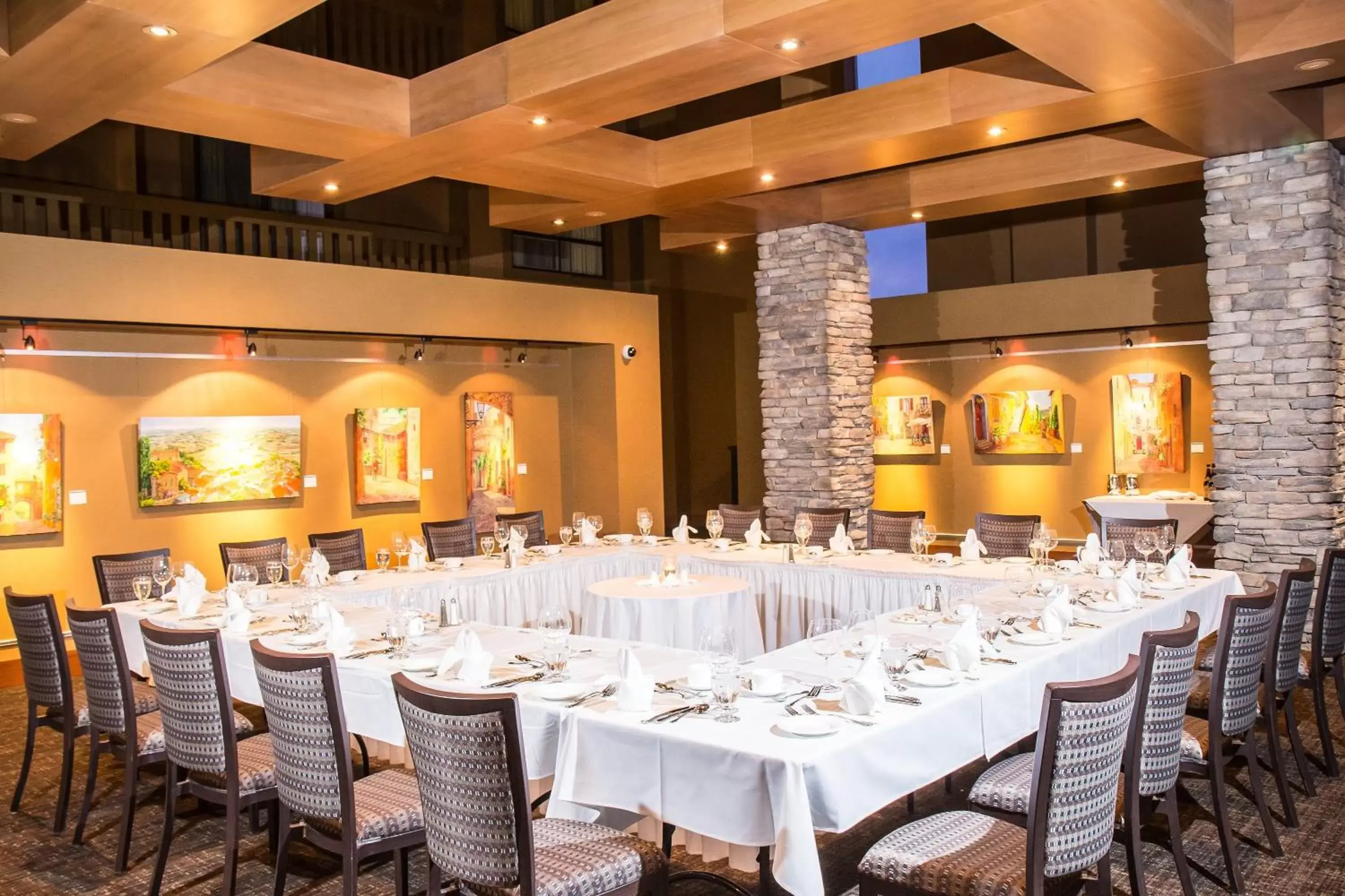 Banquet/Function facilities, Restaurant/Places to Eat in Sawridge Inn and Conference Centre Edmonton South
