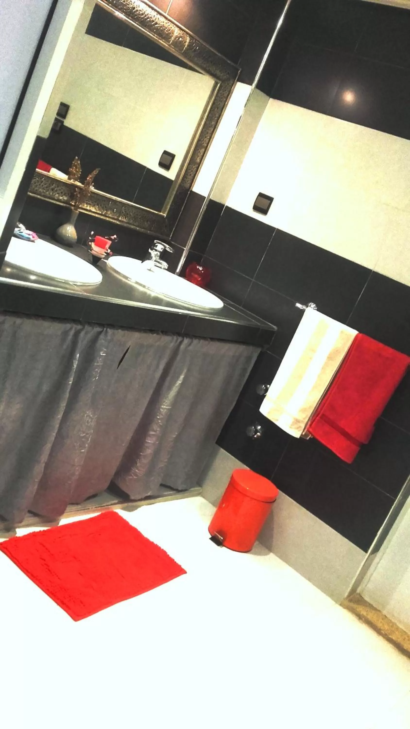 Bathroom, Bed in Riad Dar Zidane