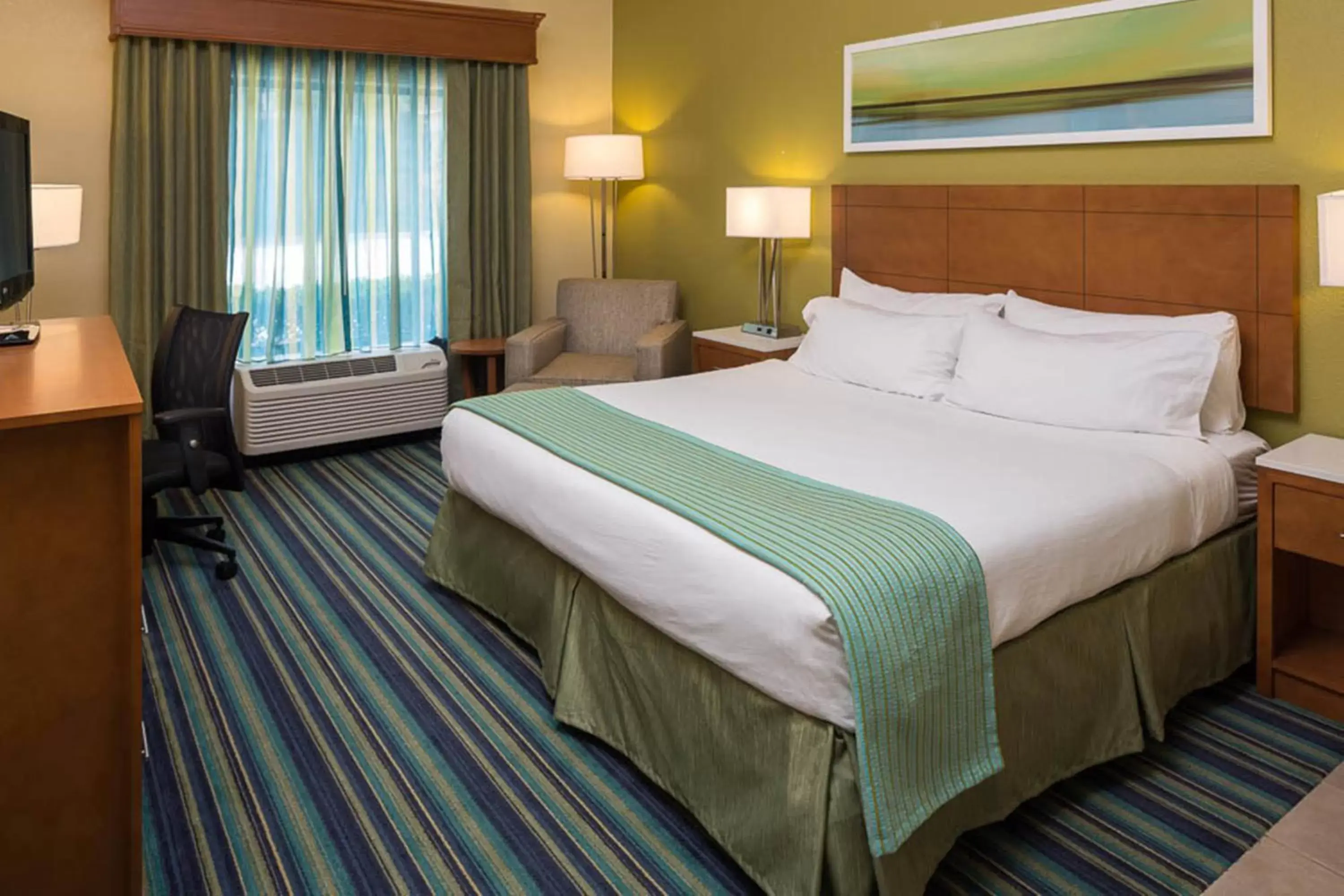 Photo of the whole room, Bed in Holiday Inn Express - Clermont, an IHG Hotel