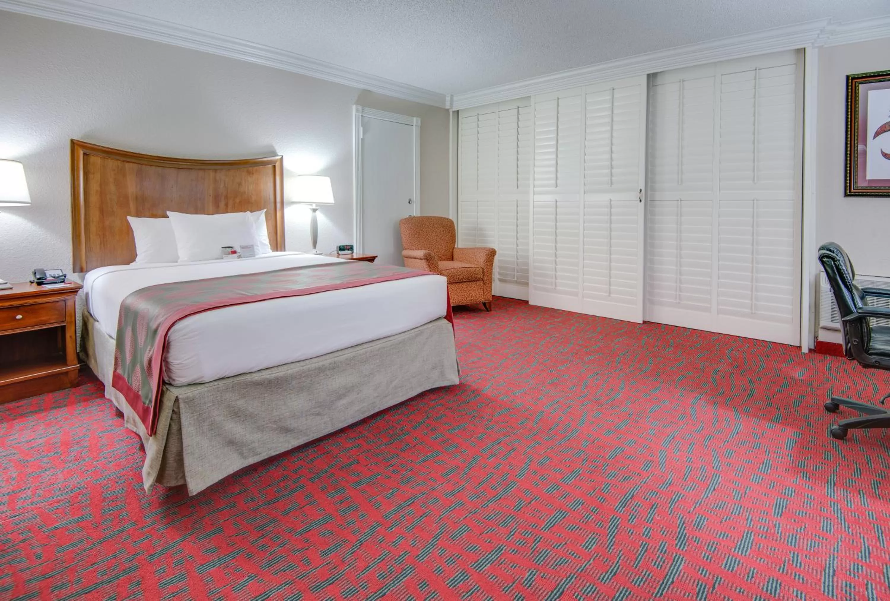 Bedroom, Bed in Ramada by Wyndham Metairie New Orleans Airport