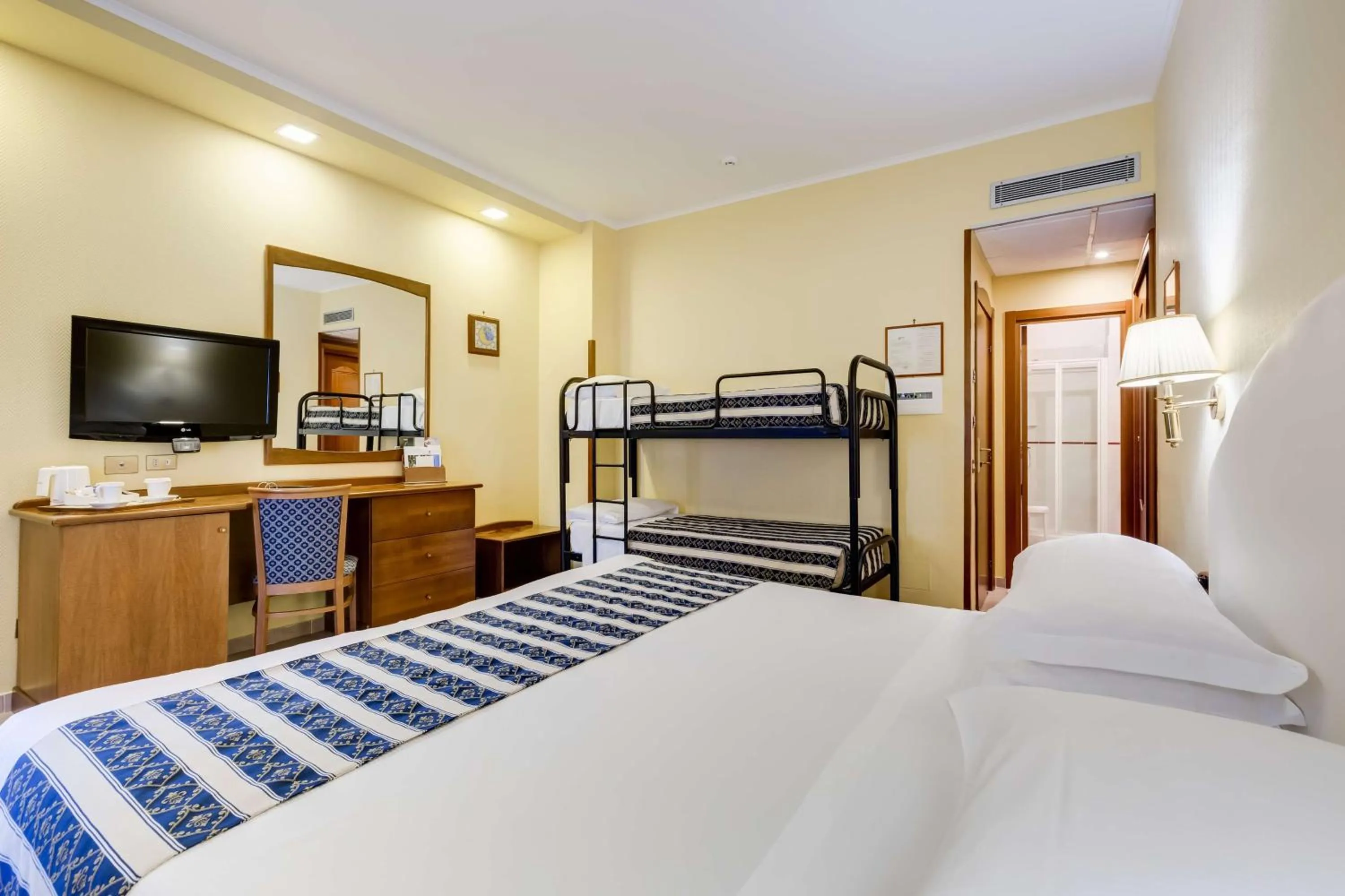 TV and multimedia, Bed in Best Western Hotel La Solara