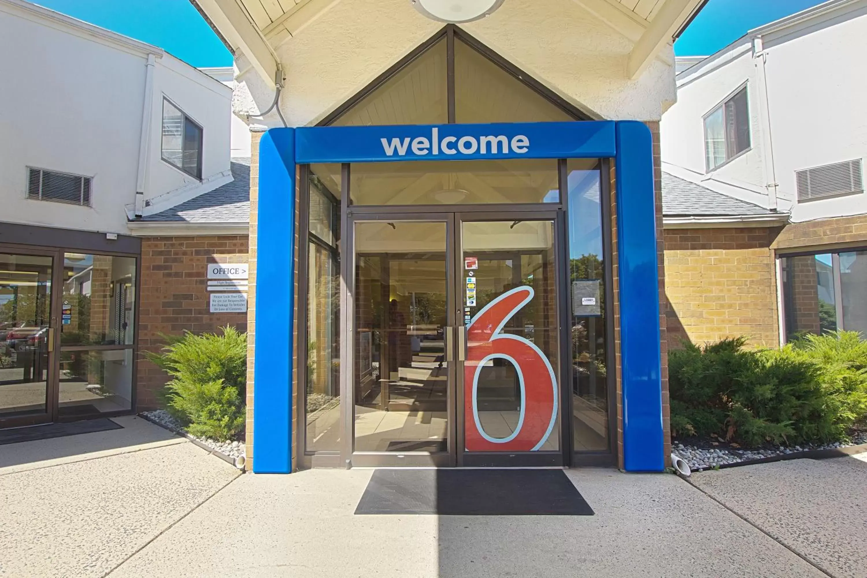 Facade/entrance in Motel 6-Piscataway, NJ