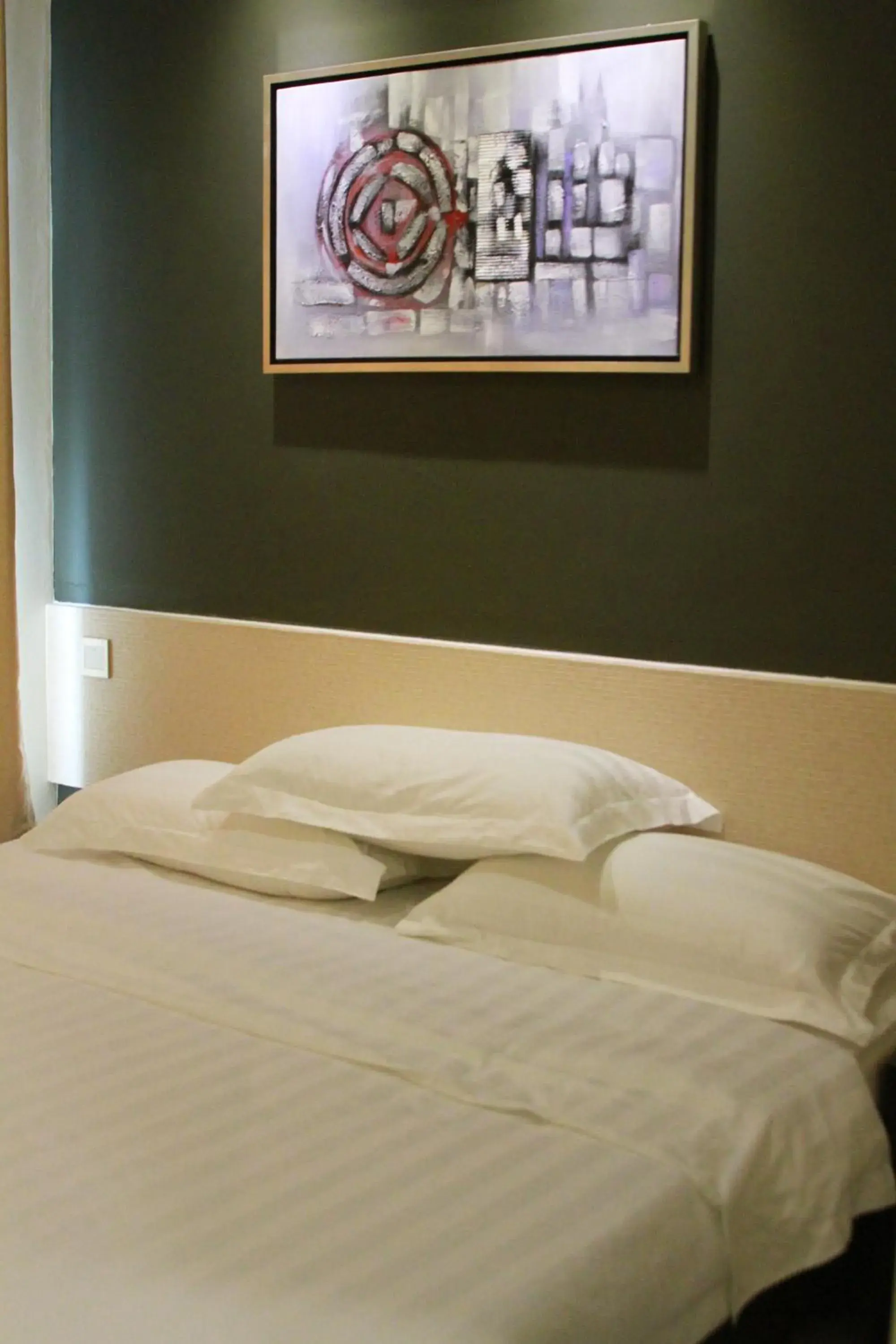 Bed in One Avenue Hotel