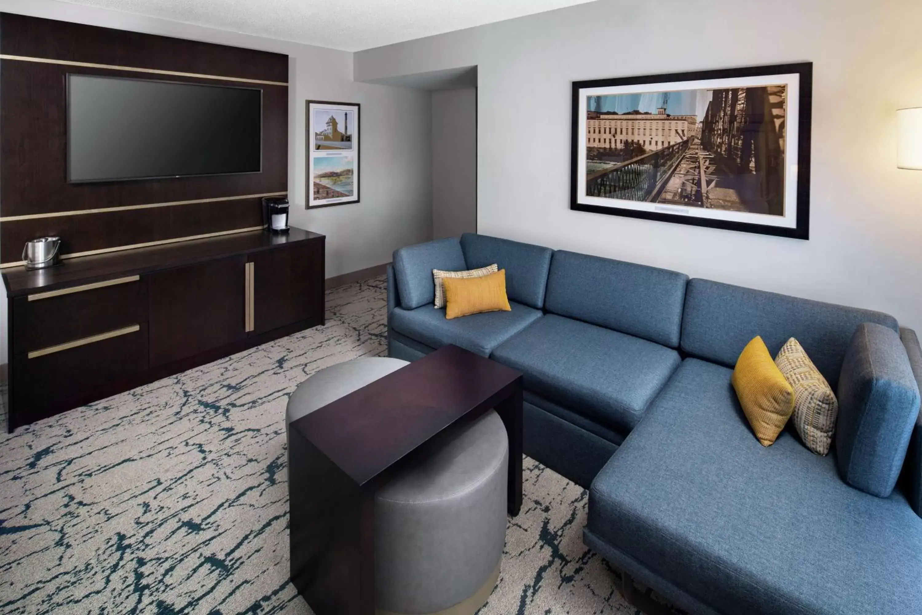 Bedroom, Seating Area in DoubleTree by Hilton Manchester Downtown