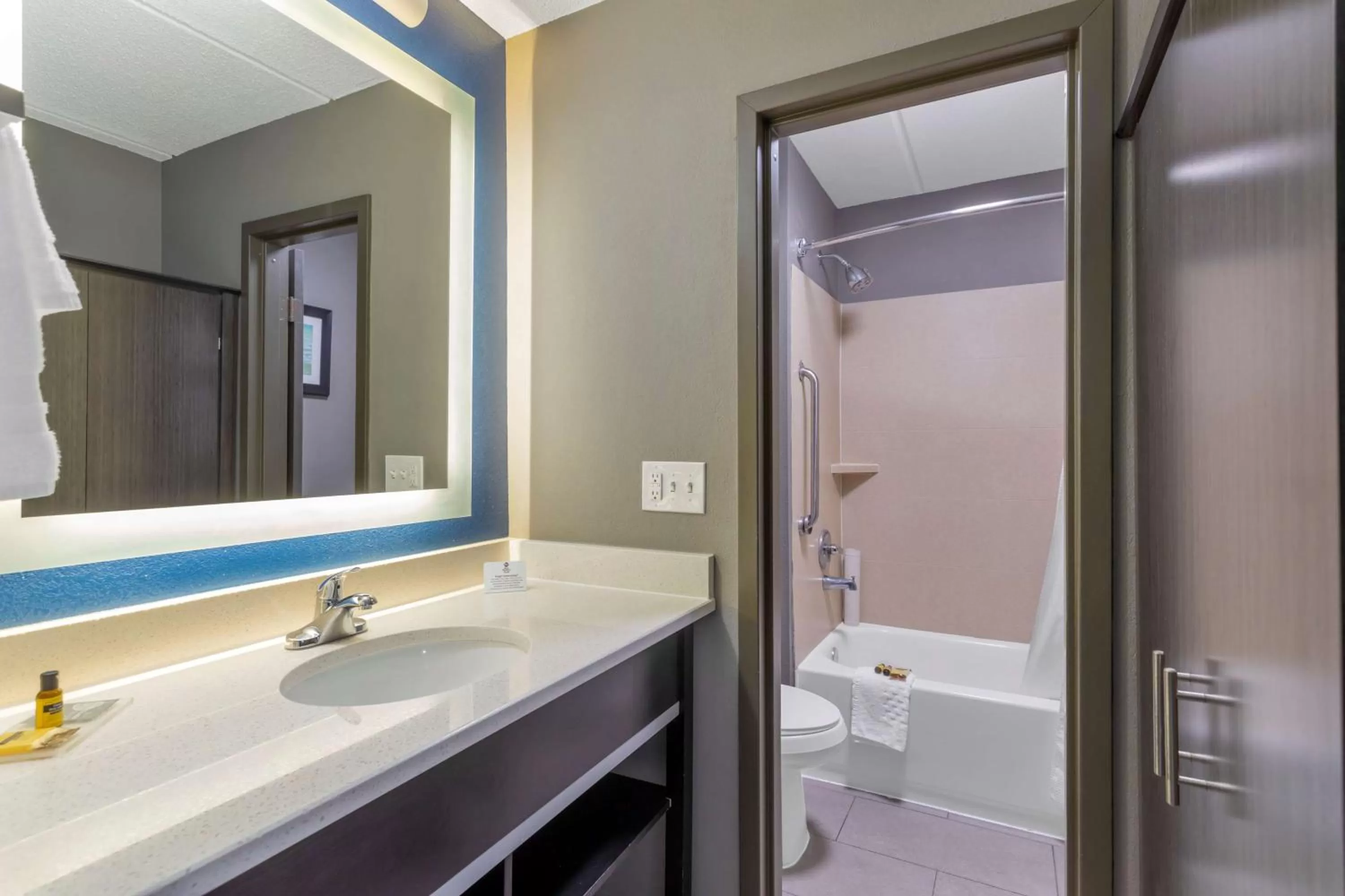 Bathroom in Best Western Plus Bowling Green