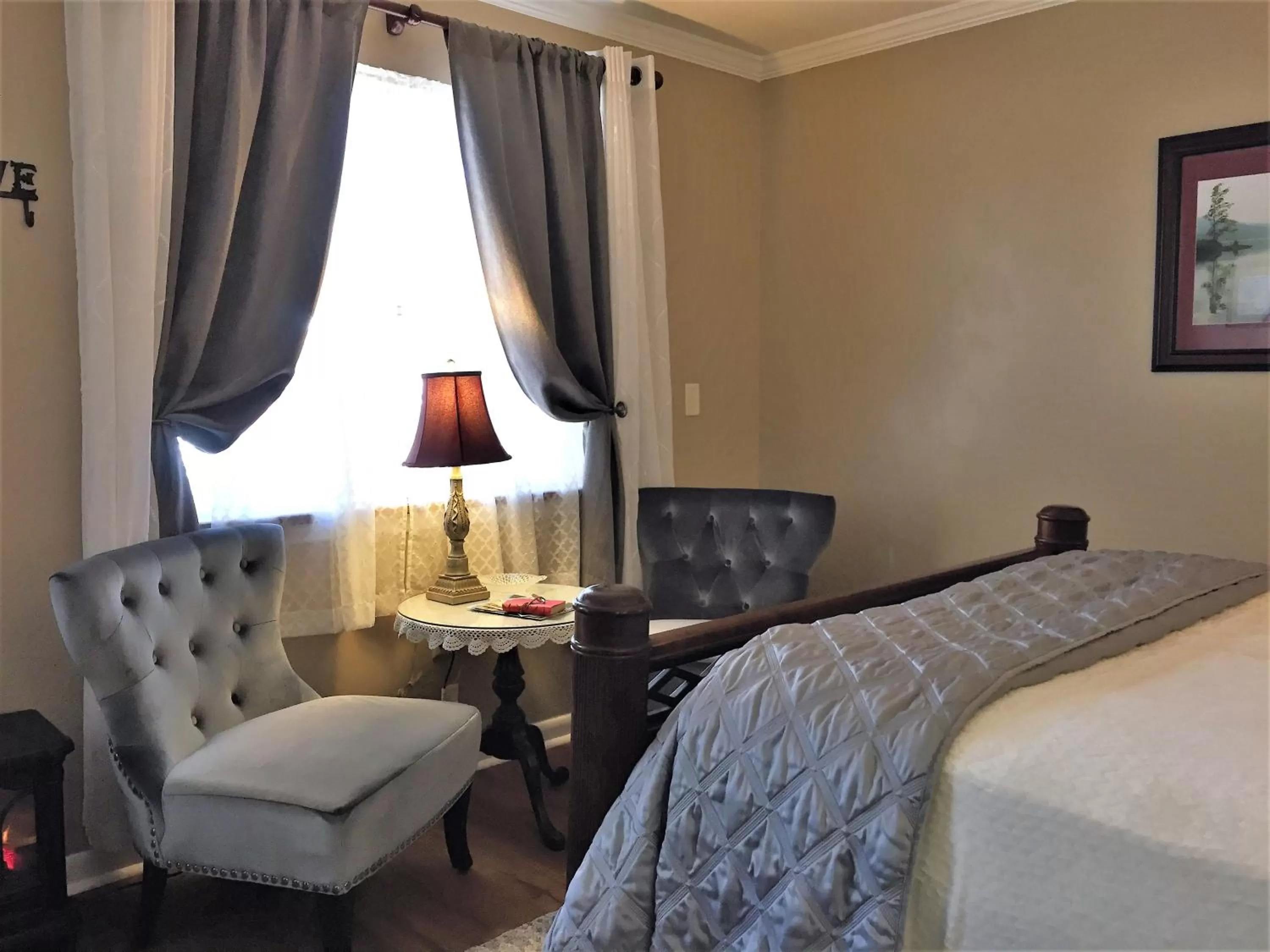 Photo of the whole room, Seating Area in Grafton Lodge