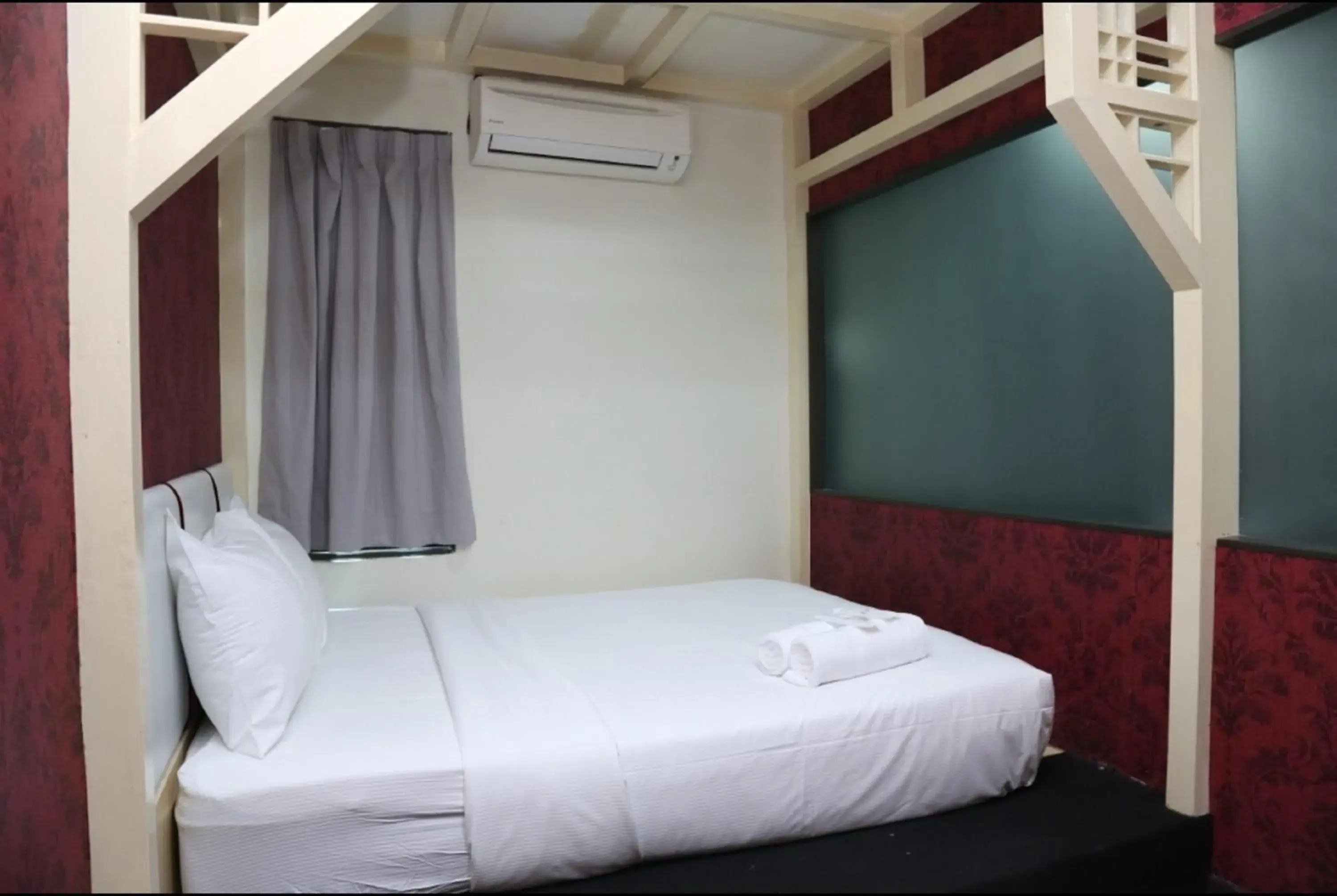 Bedroom, Bed in Vivids Hotel
