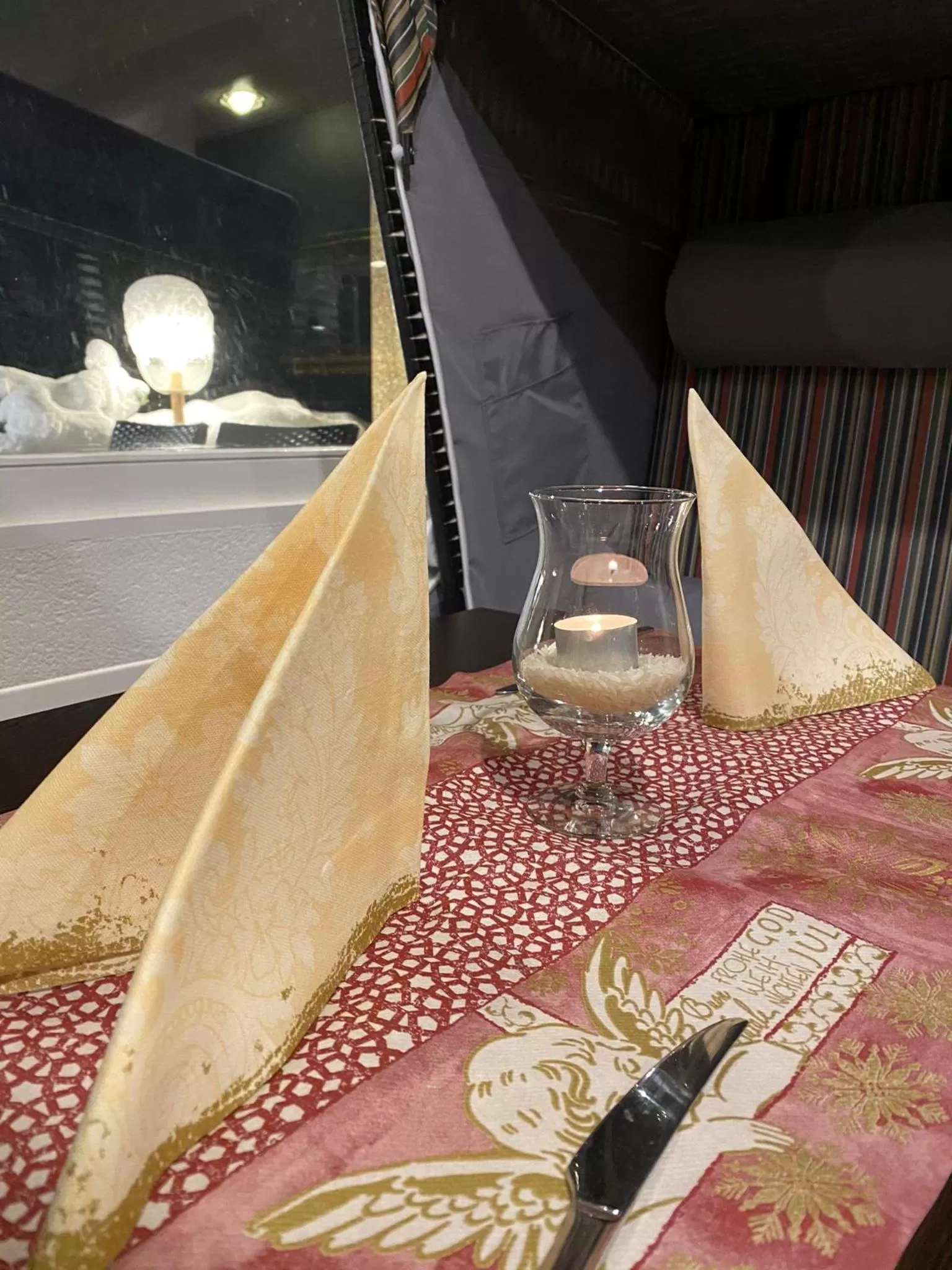 Restaurant/places to eat in Hotel Crystal