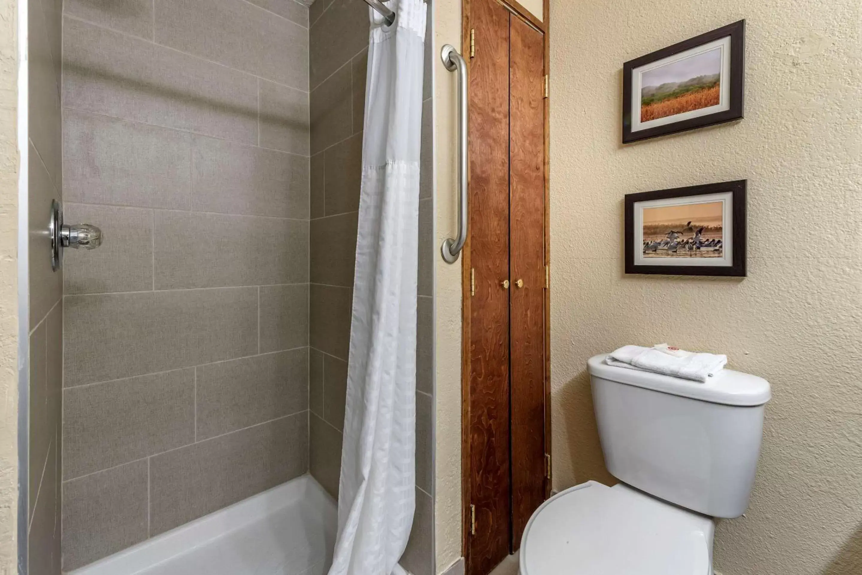 Photo of the whole room, Bathroom in Comfort Inn Madison