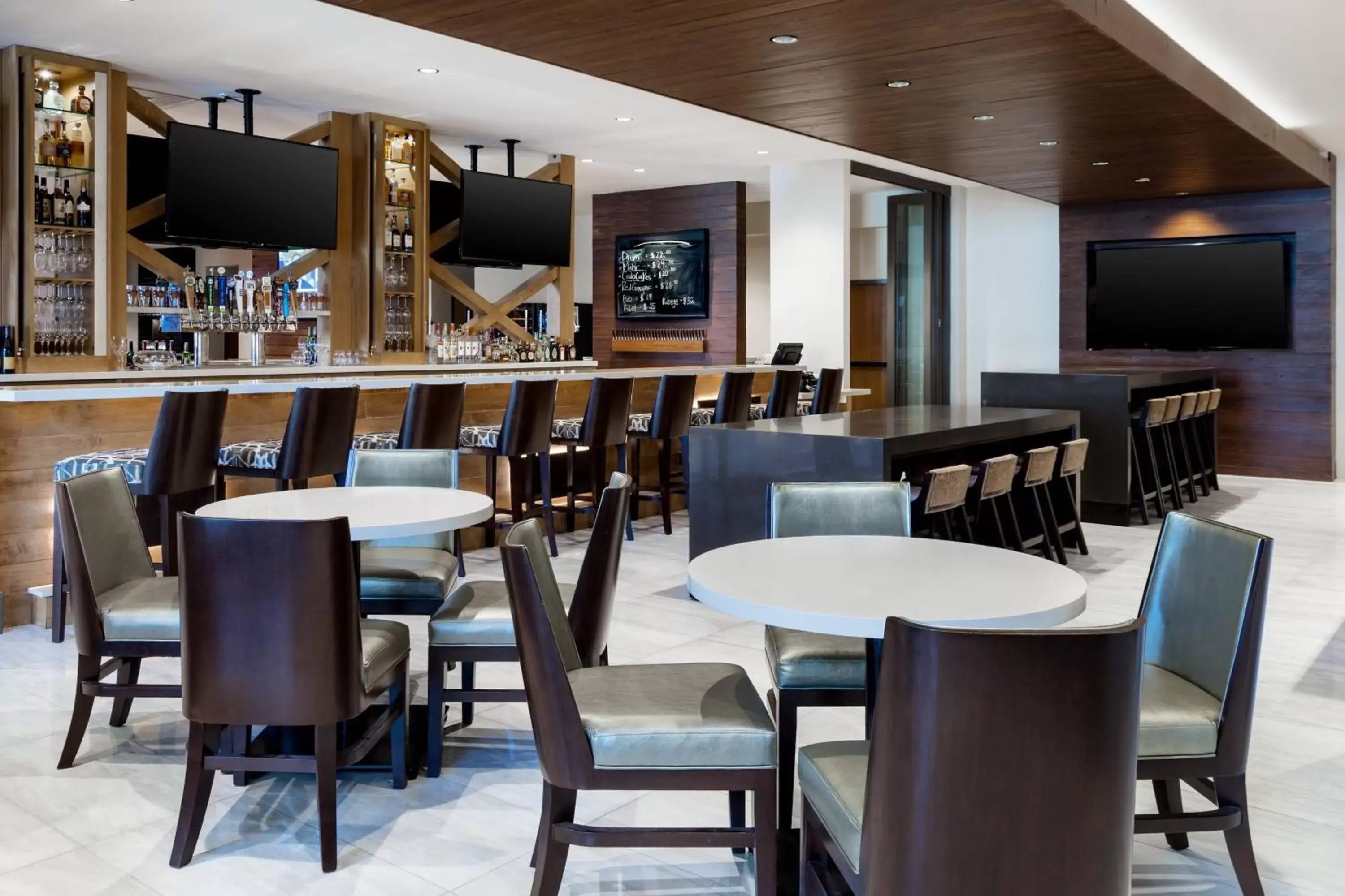 Kitchen or kitchenette, Restaurant/Places to Eat in Baton Rouge Marriott