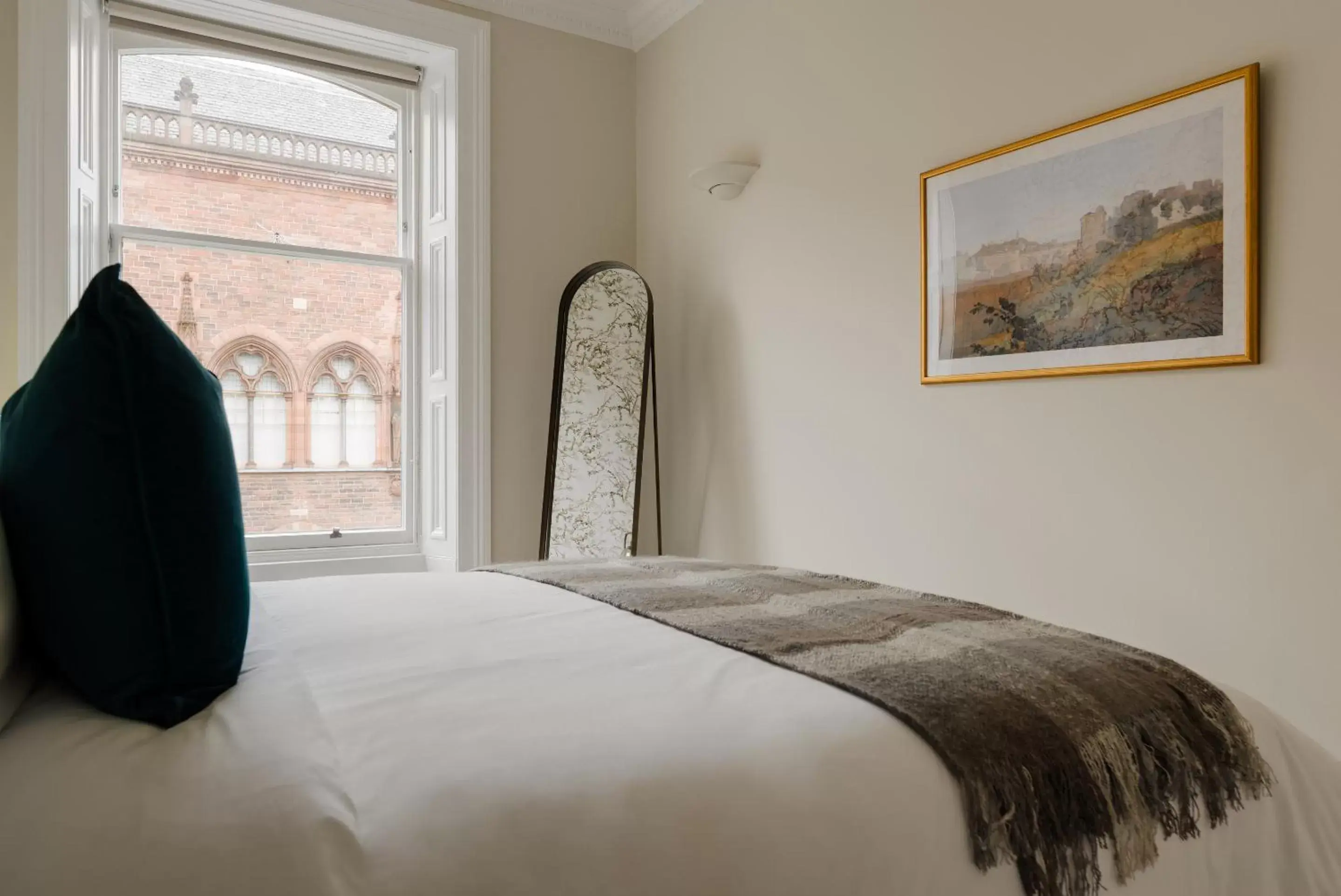 Bedroom, Bed in Sonder Royal Garden Apartments