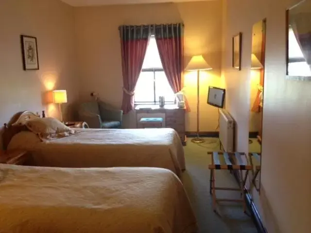 Day, Bed in The Yeats County Inn Hotel