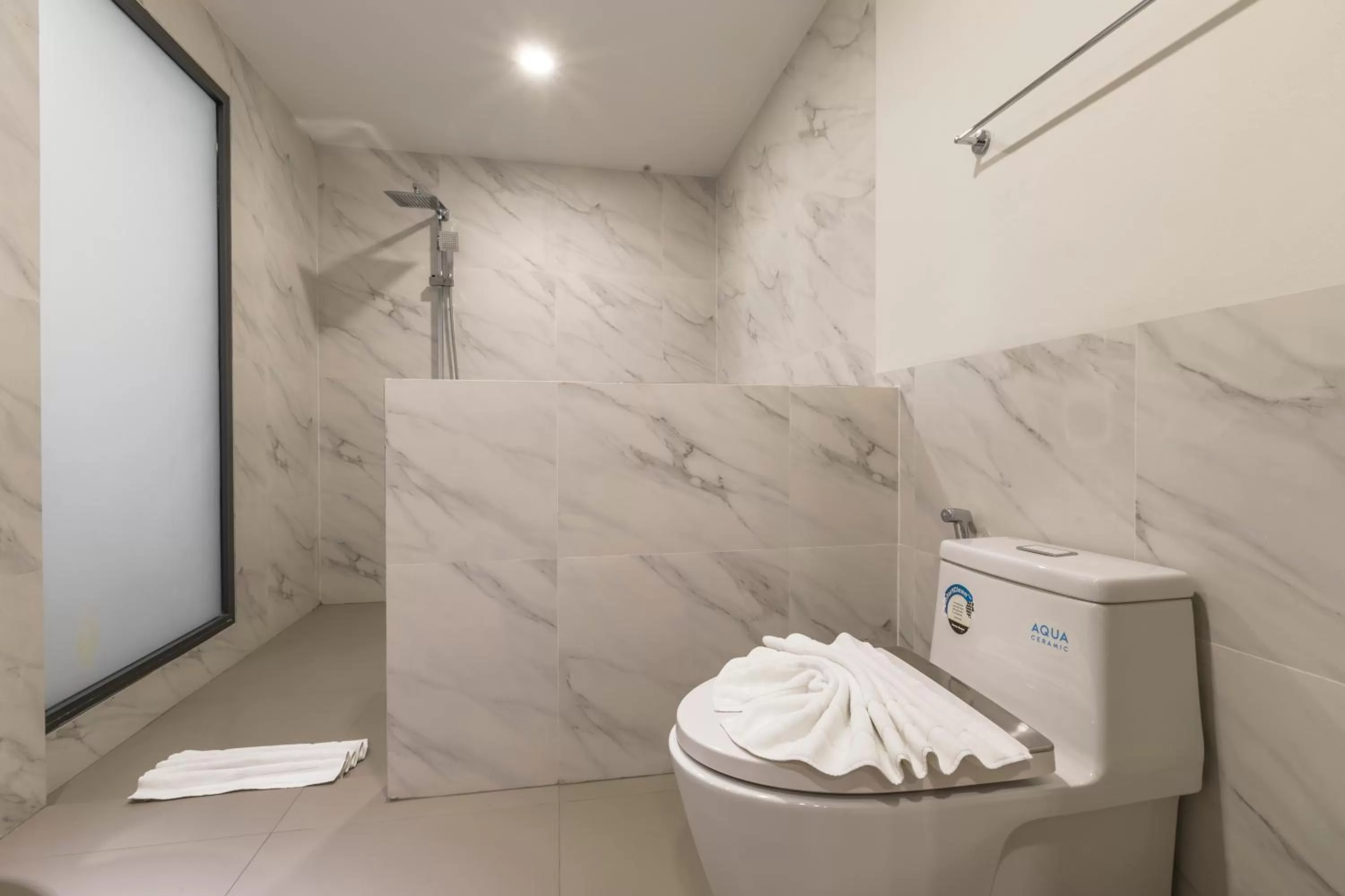 Bathroom in Canalis Suvarnabhumi Airport Hotel