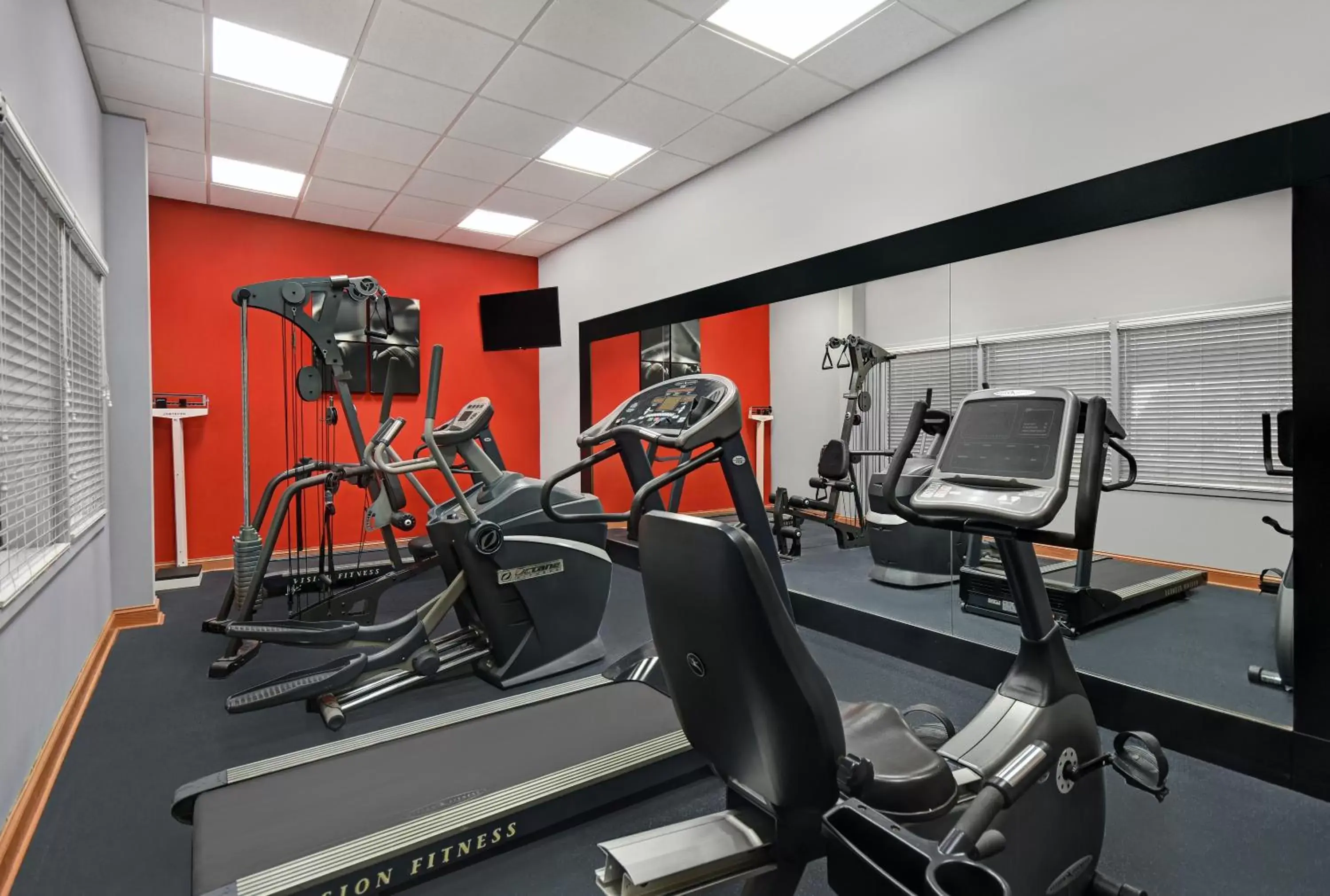 Fitness Center/Facilities in Country Inn & Suites by Radisson, Rochester-University Area, NY