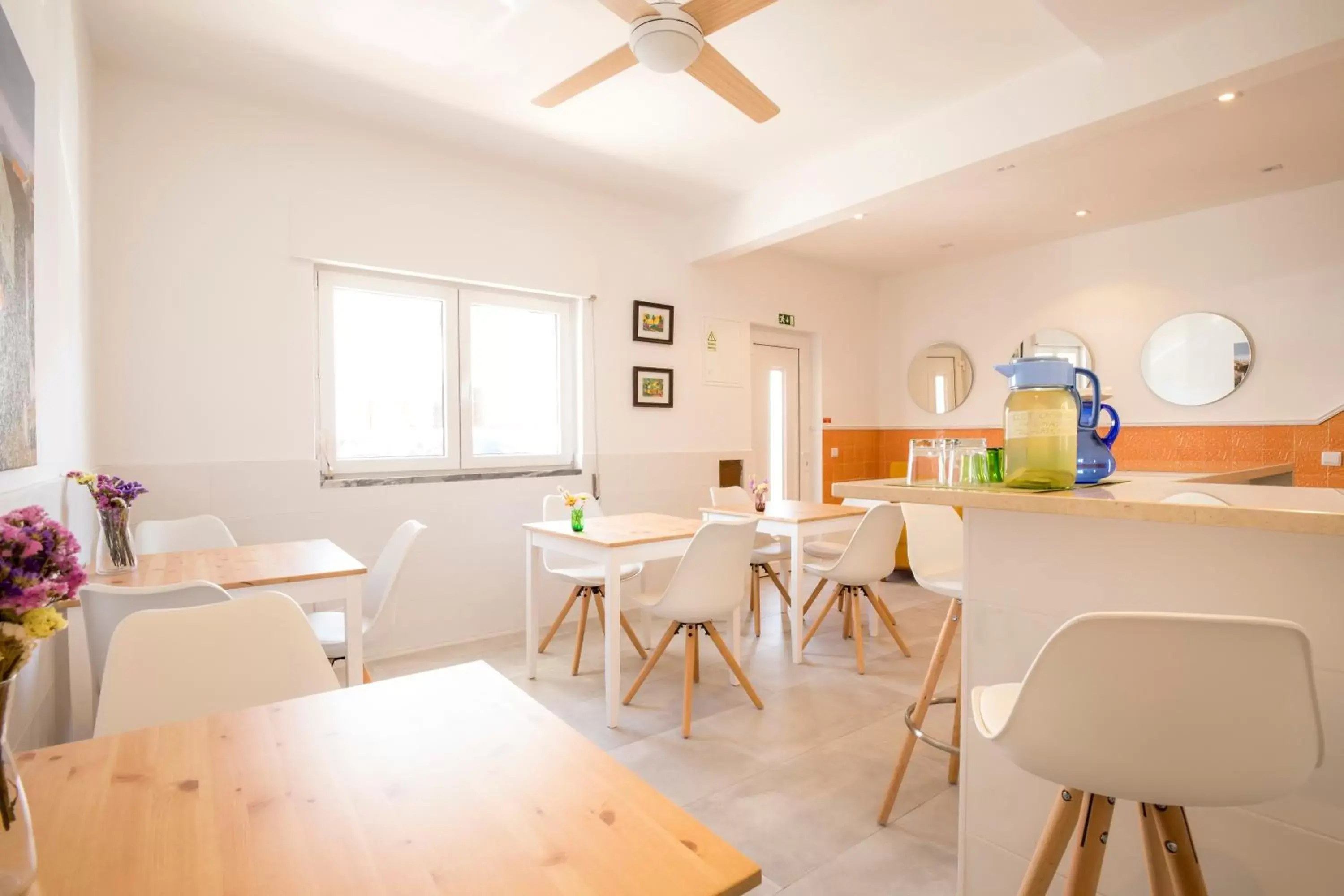 Dining Area in Alto Mar Inn