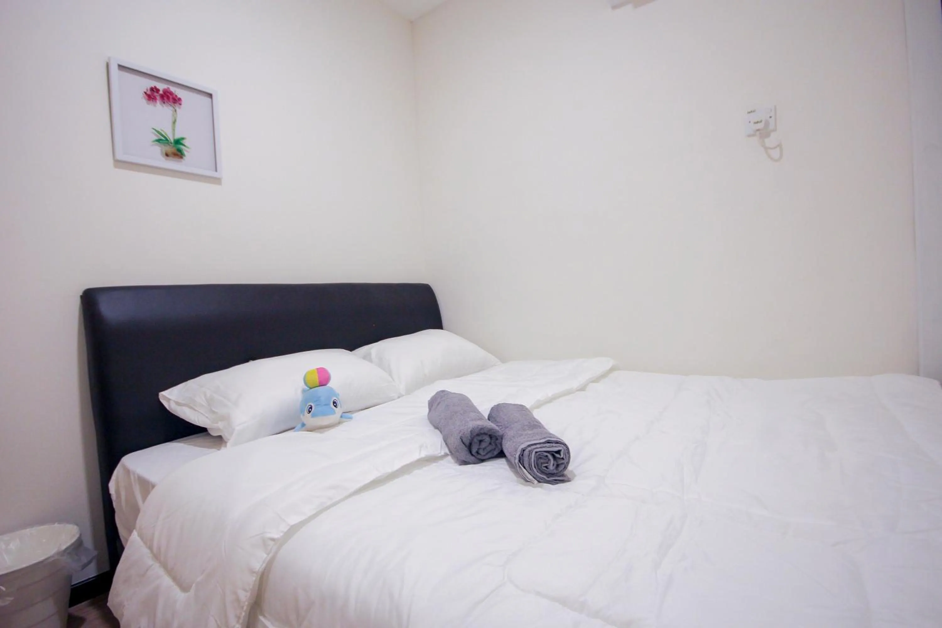 Photo of the whole room, Bed in Little Houses