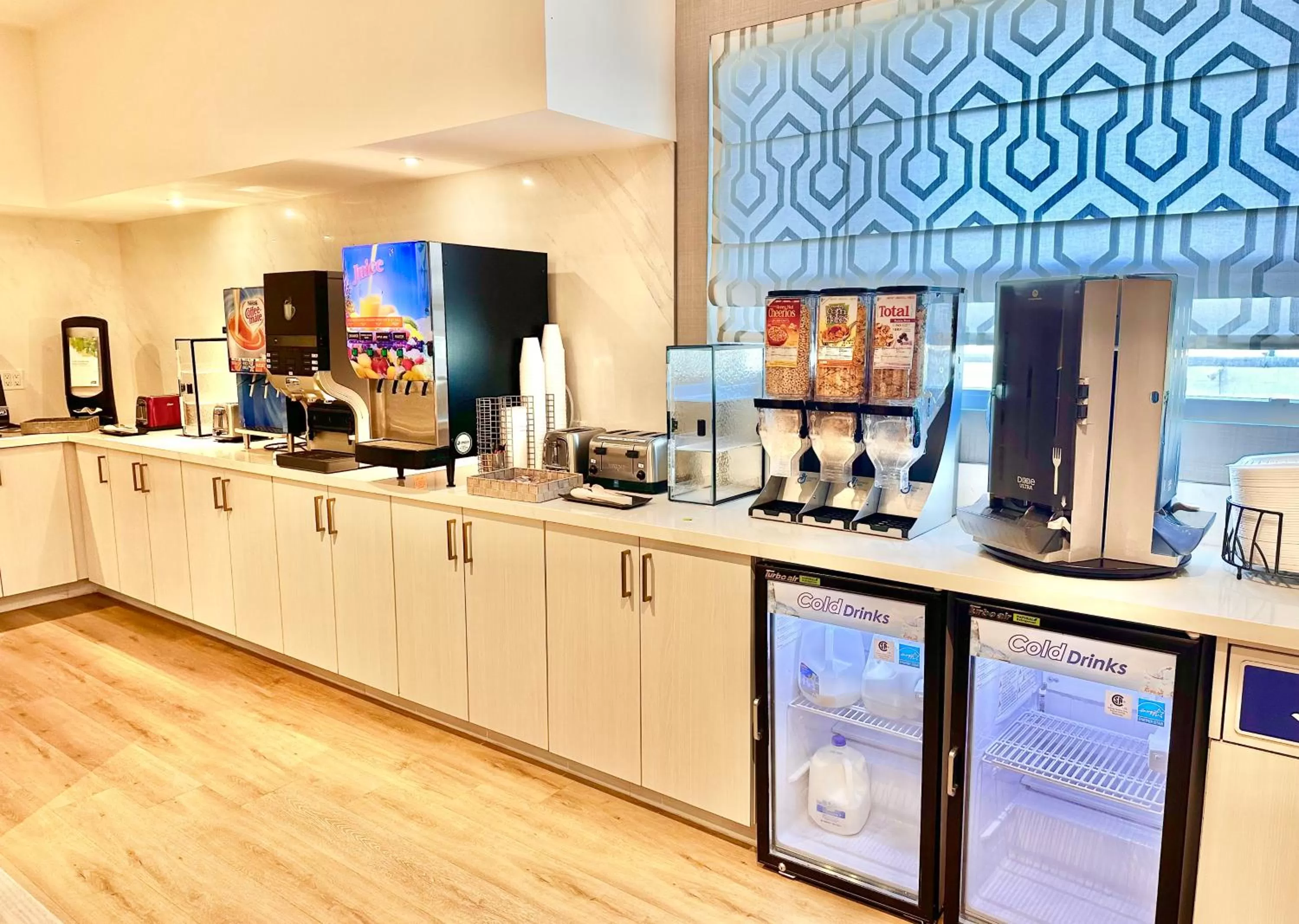 Breakfast in Lincoln Hotel Monterey Park Los Angeles