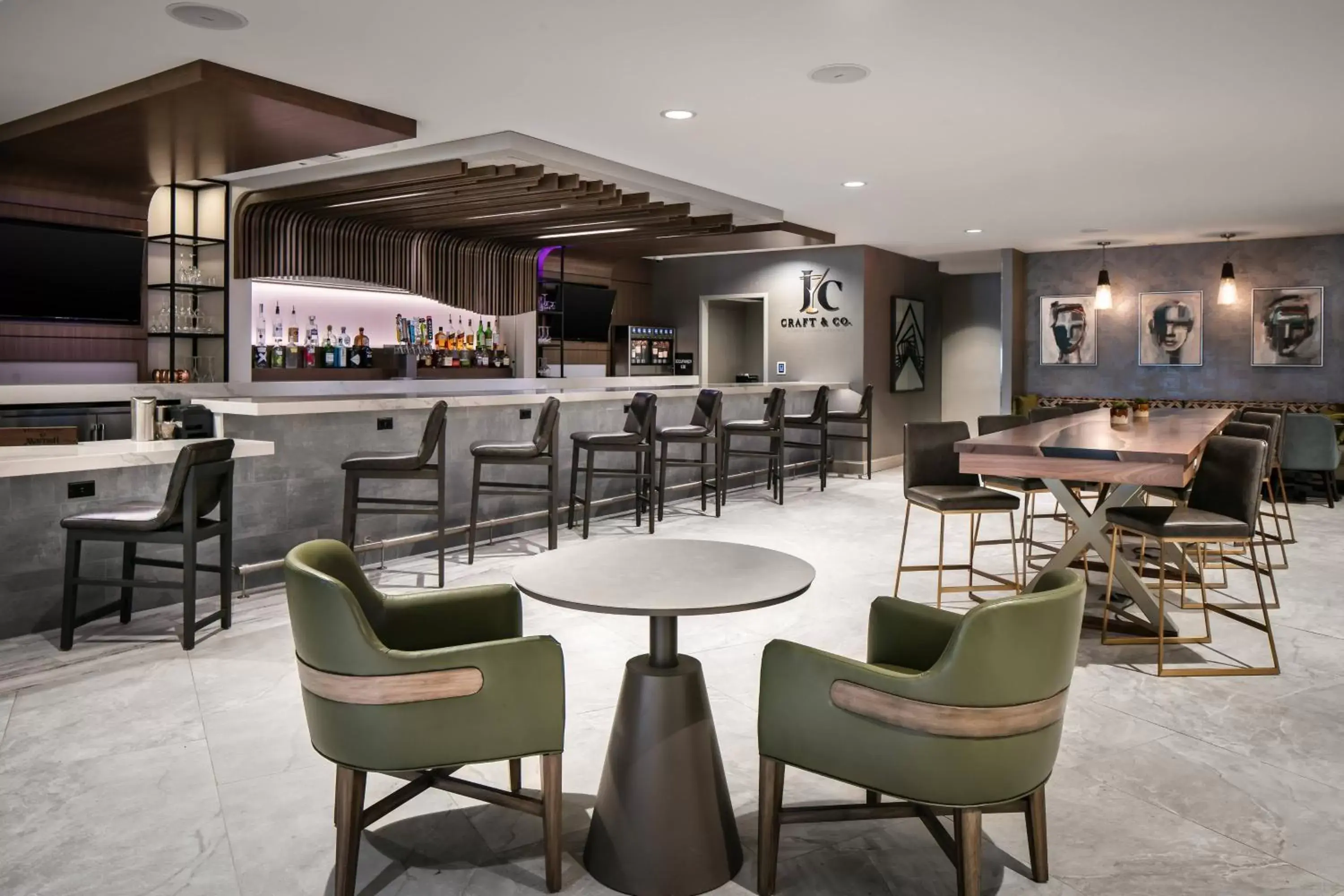 Restaurant/places to eat, Lounge/Bar in West Des Moines Marriott