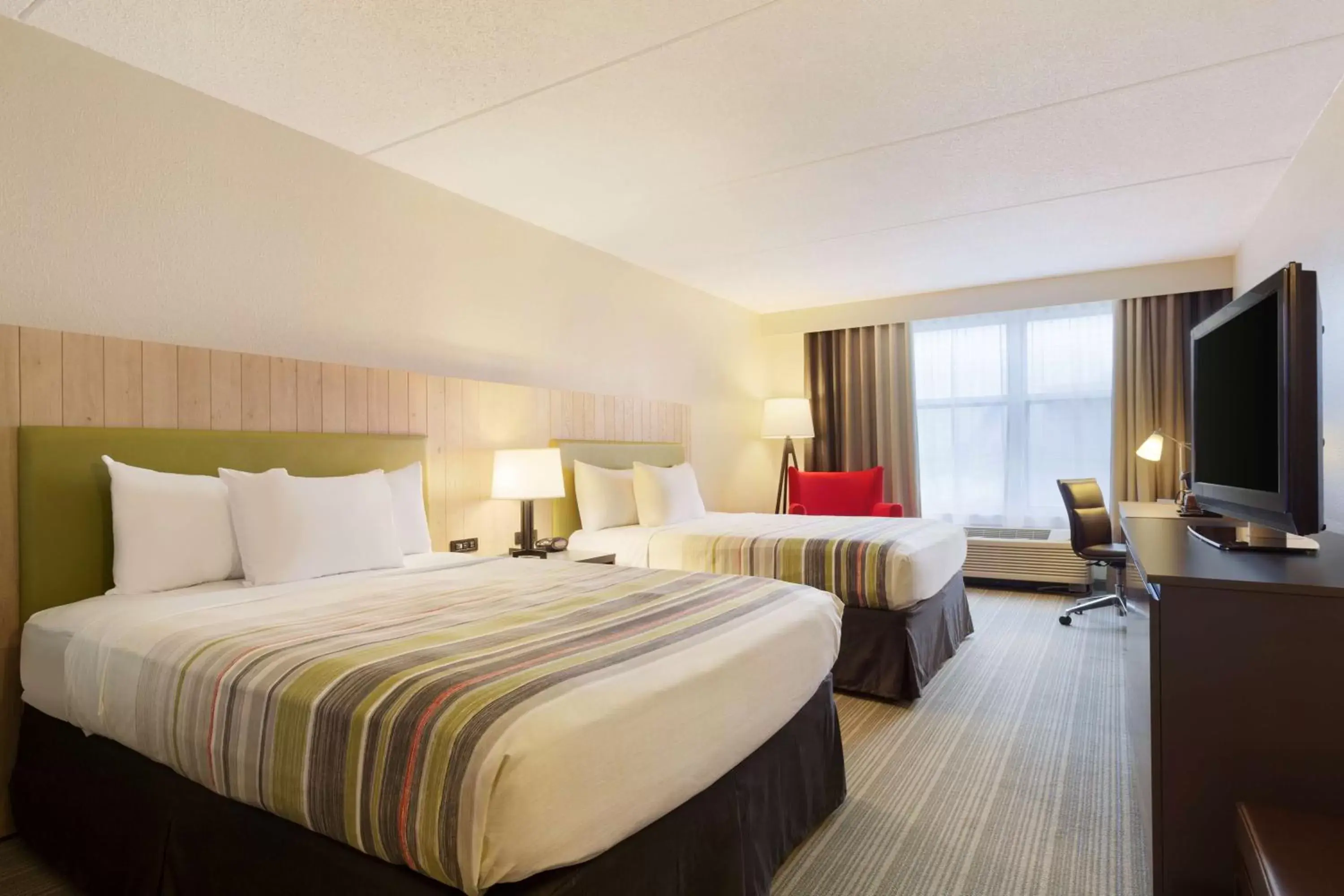 Photo of the whole room, Bed in Country Inn & Suites by Radisson, Bloomington at Mall of America, MN