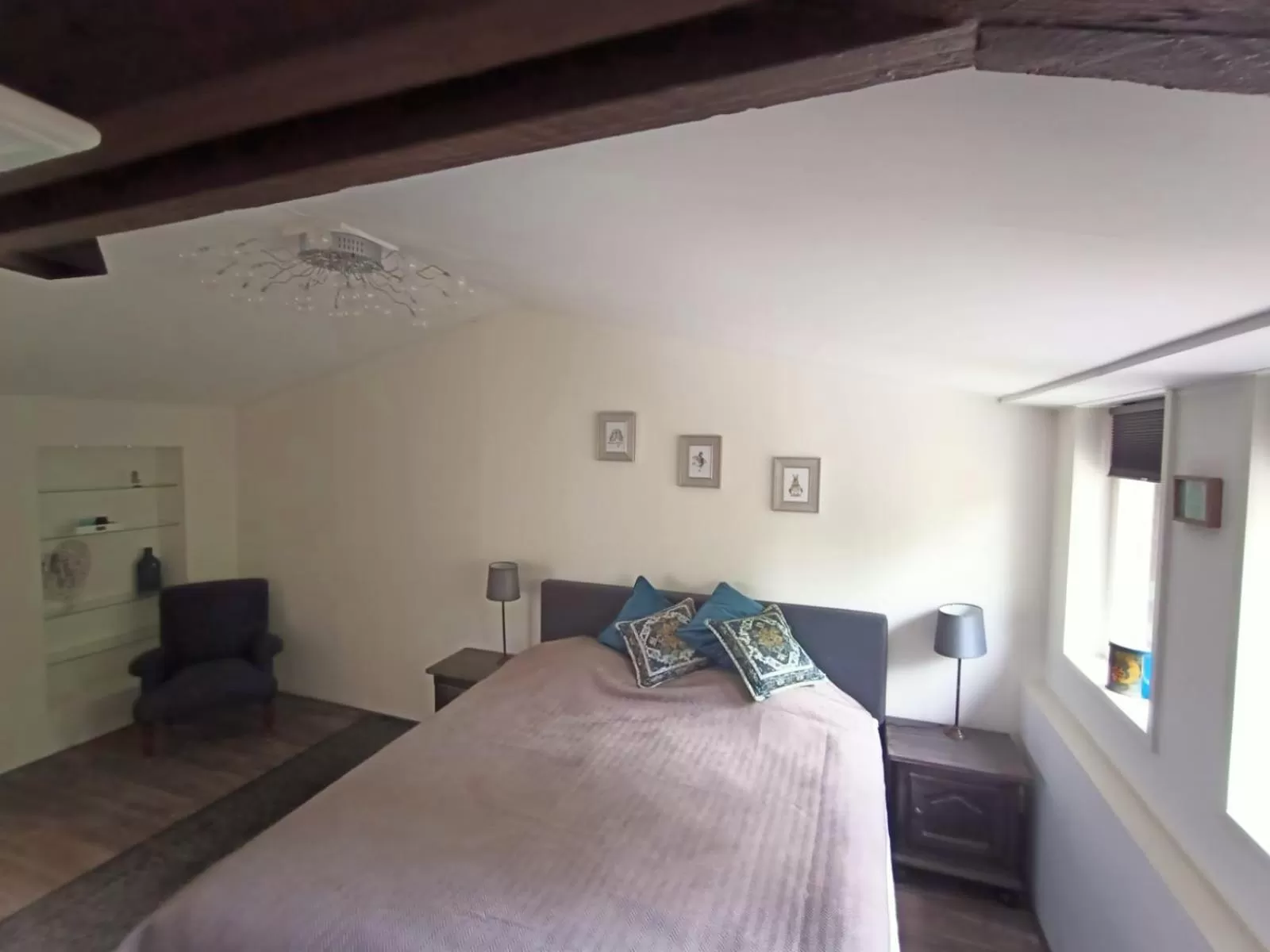 Photo of the whole room, Bed in Bij de Vlaamse Schuur