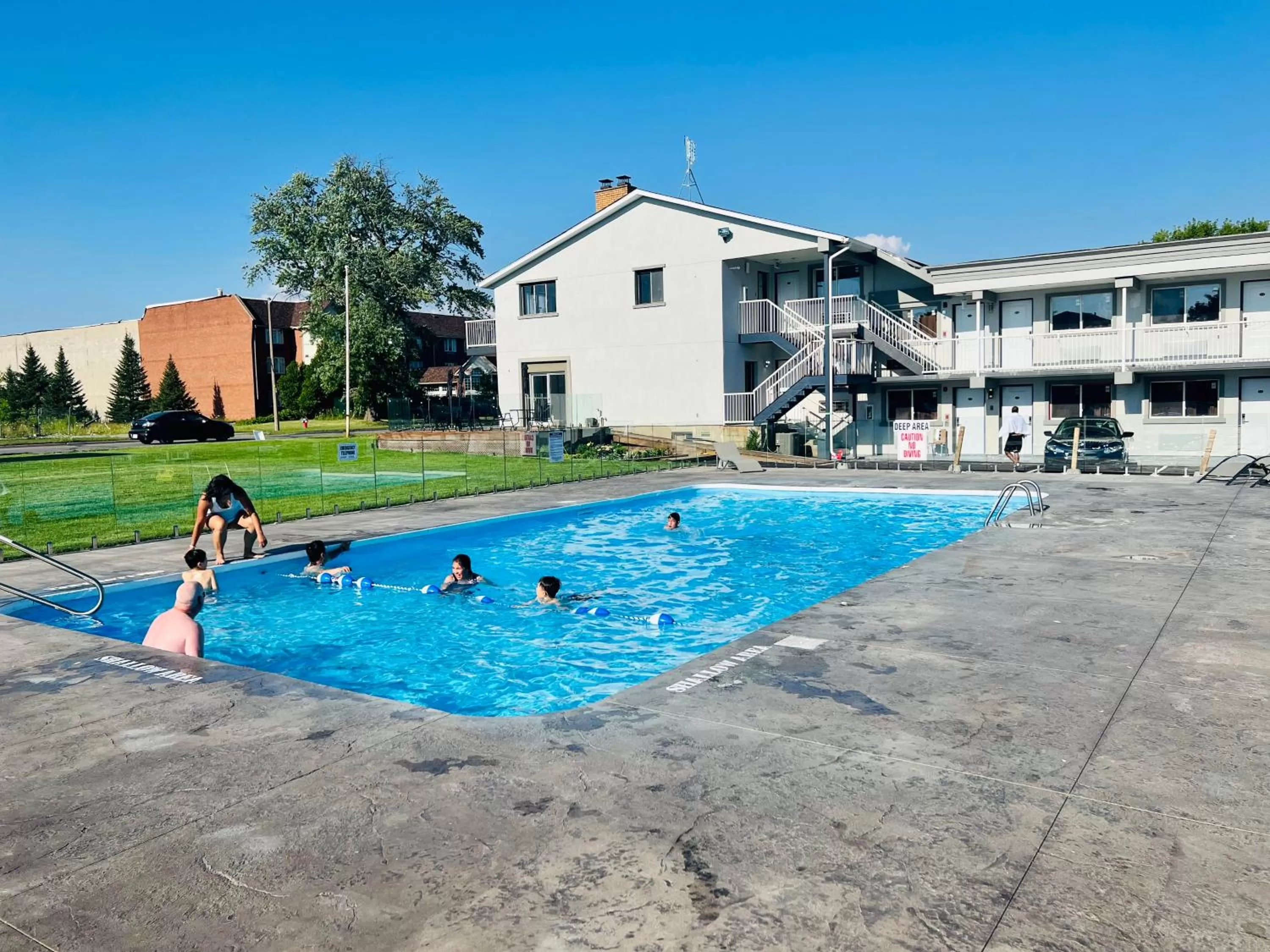 Swimming pool in Super 8 by Wyndham Niagara Falls ON