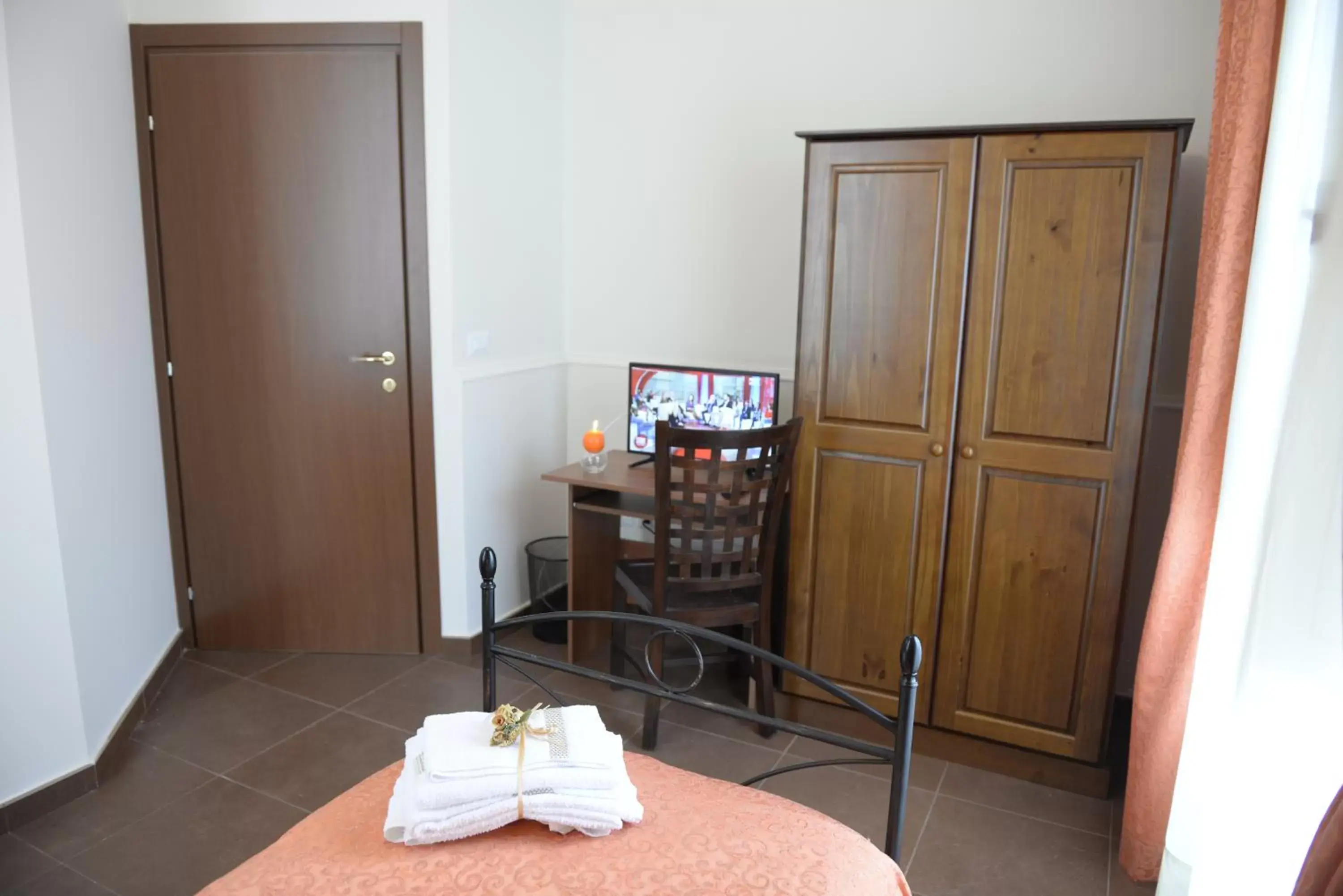 Twin Room with Private Bathroom - single occupancy in B&B San Leonardo Twin Room with Private Bathroom - single occupancy in B&B San Leonardo