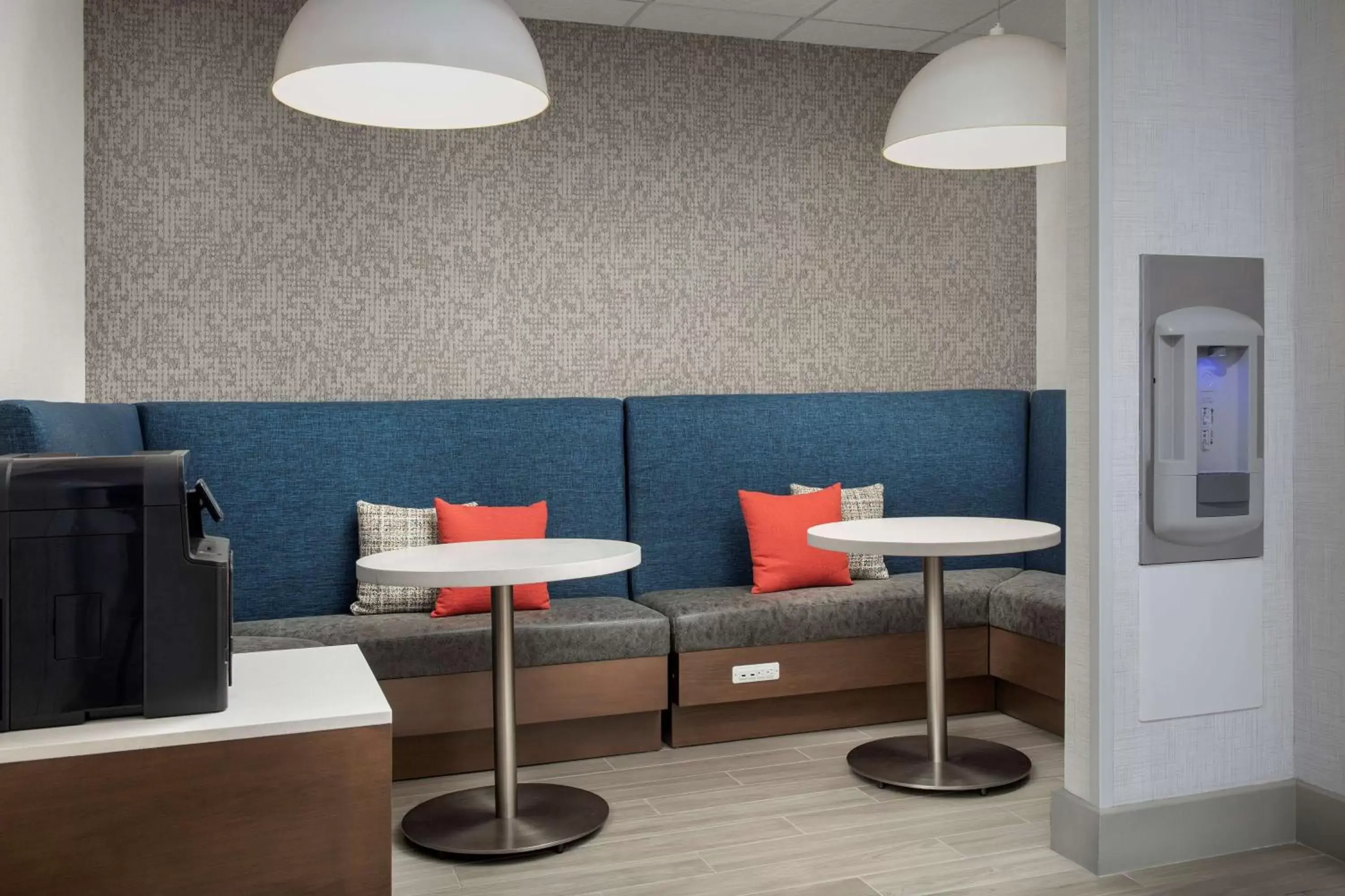 Business facilities, Seating Area in Hampton Inn Duncan