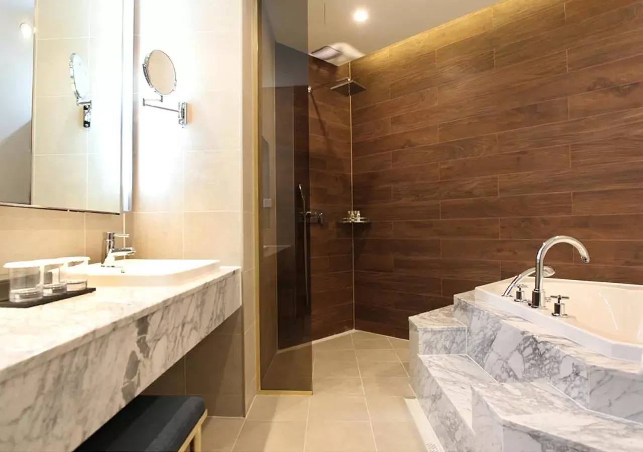 Bathroom in Centum Premier Hotel
