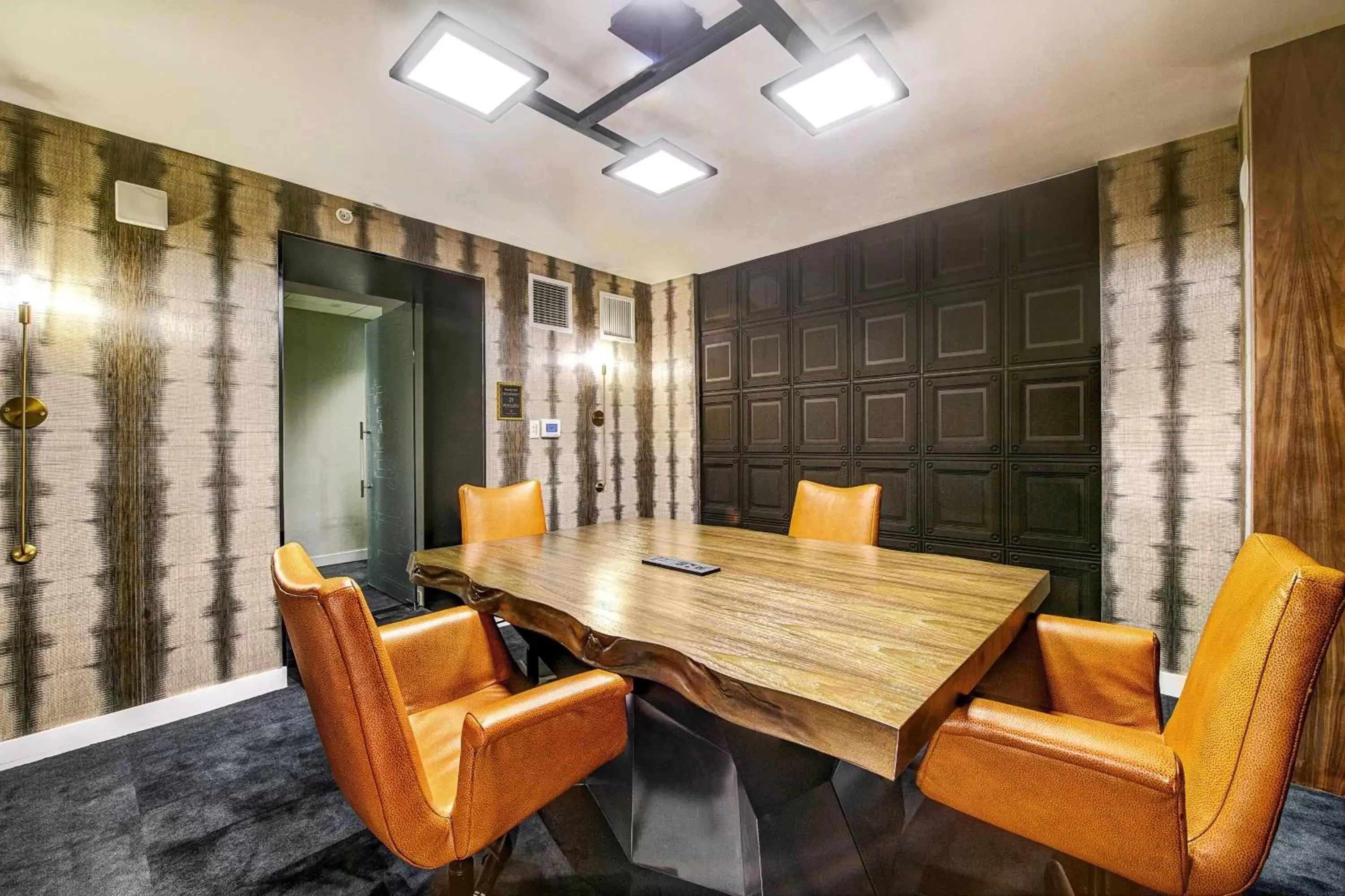 Meeting/conference room, Dining Area in WATERMARK Baton Rouge, Autograph Collection