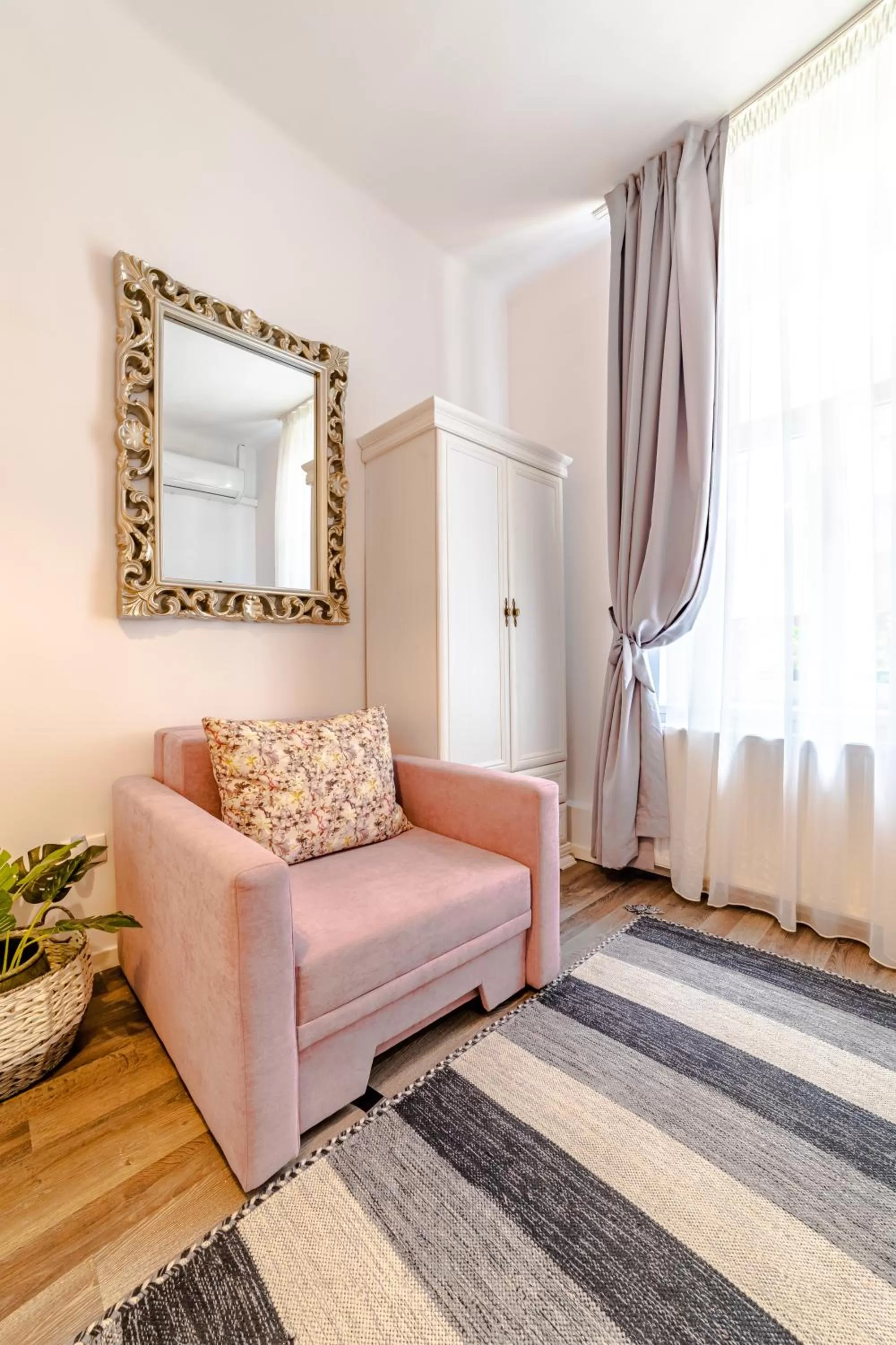 Decorative detail in ALBERT RESIDENCE Brasov with complimentary parking and 10 percent Food and Drinks