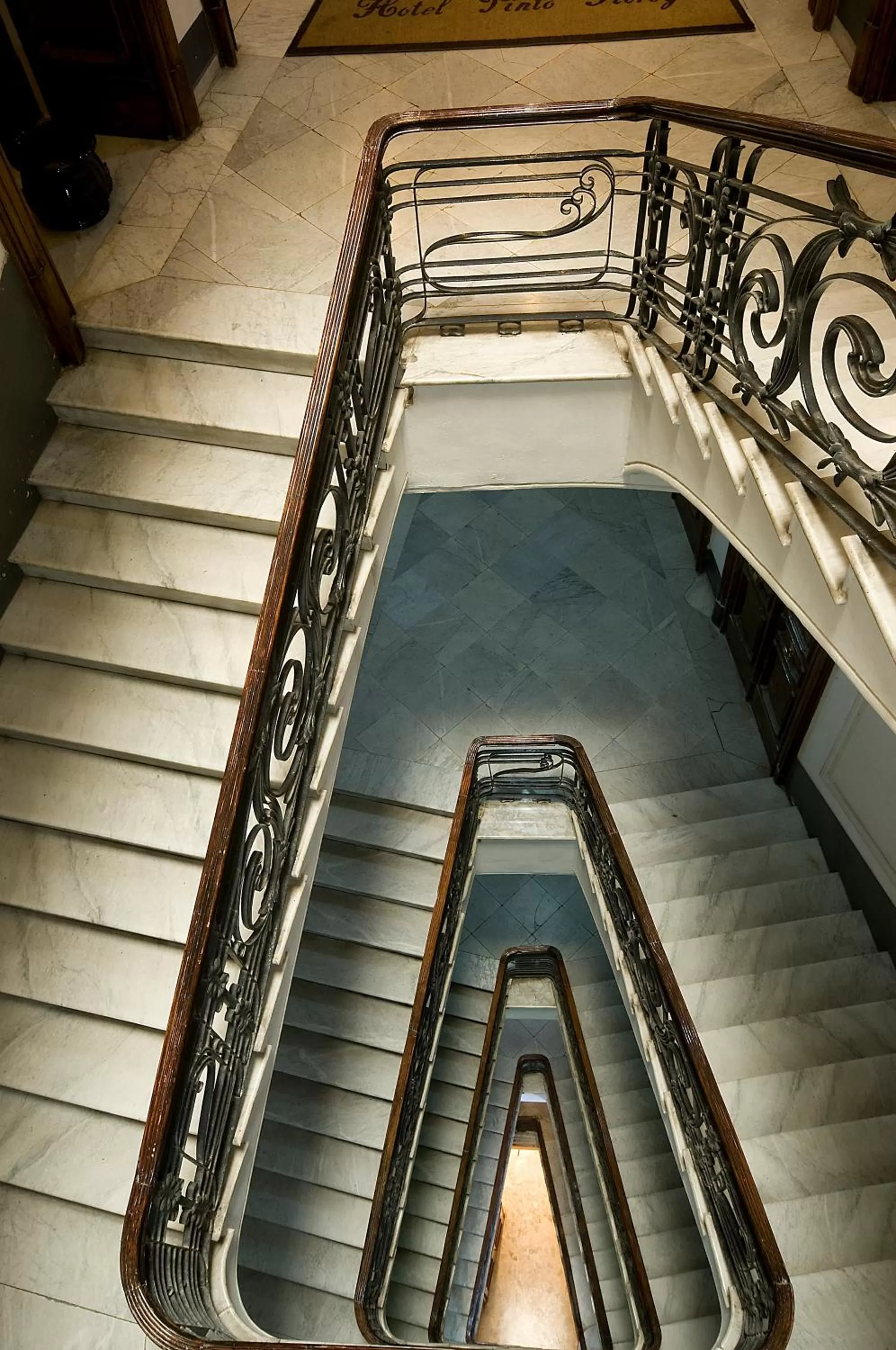 Facade/entrance in Pinto-Storey Hotel