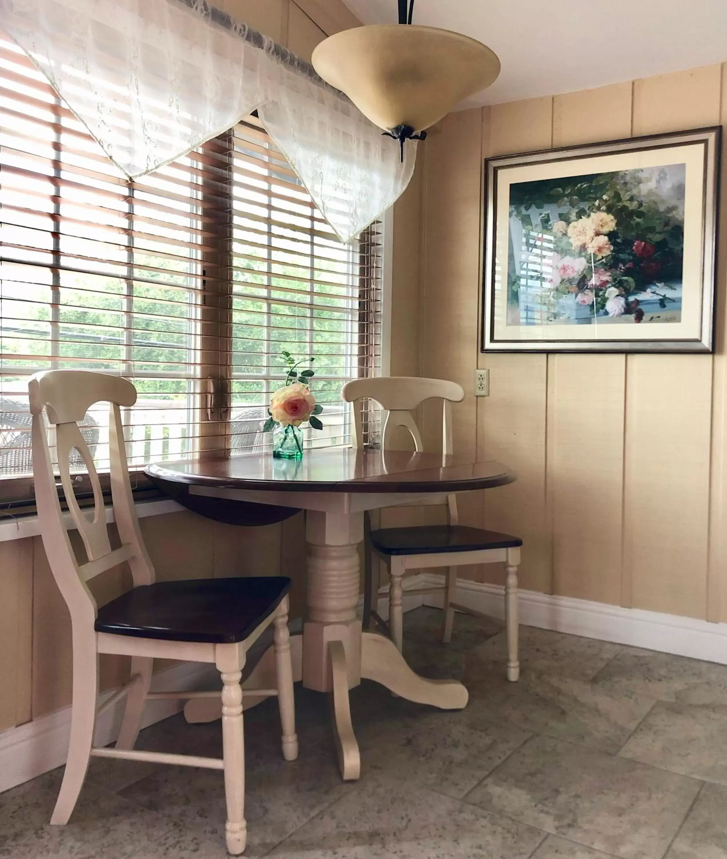 Dining Area in The M Solvang