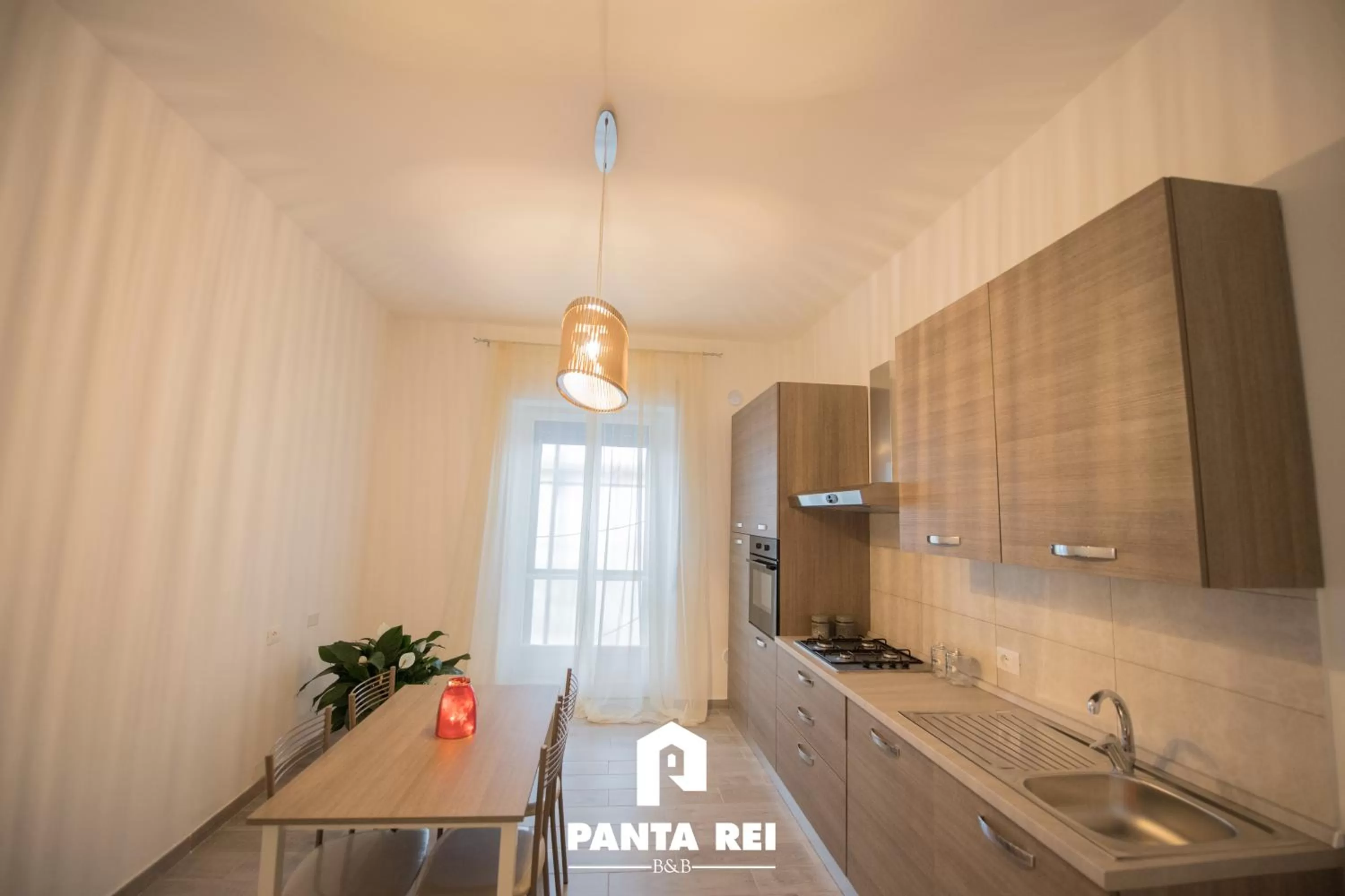 Kitchen or kitchenette in Pantarei B&B