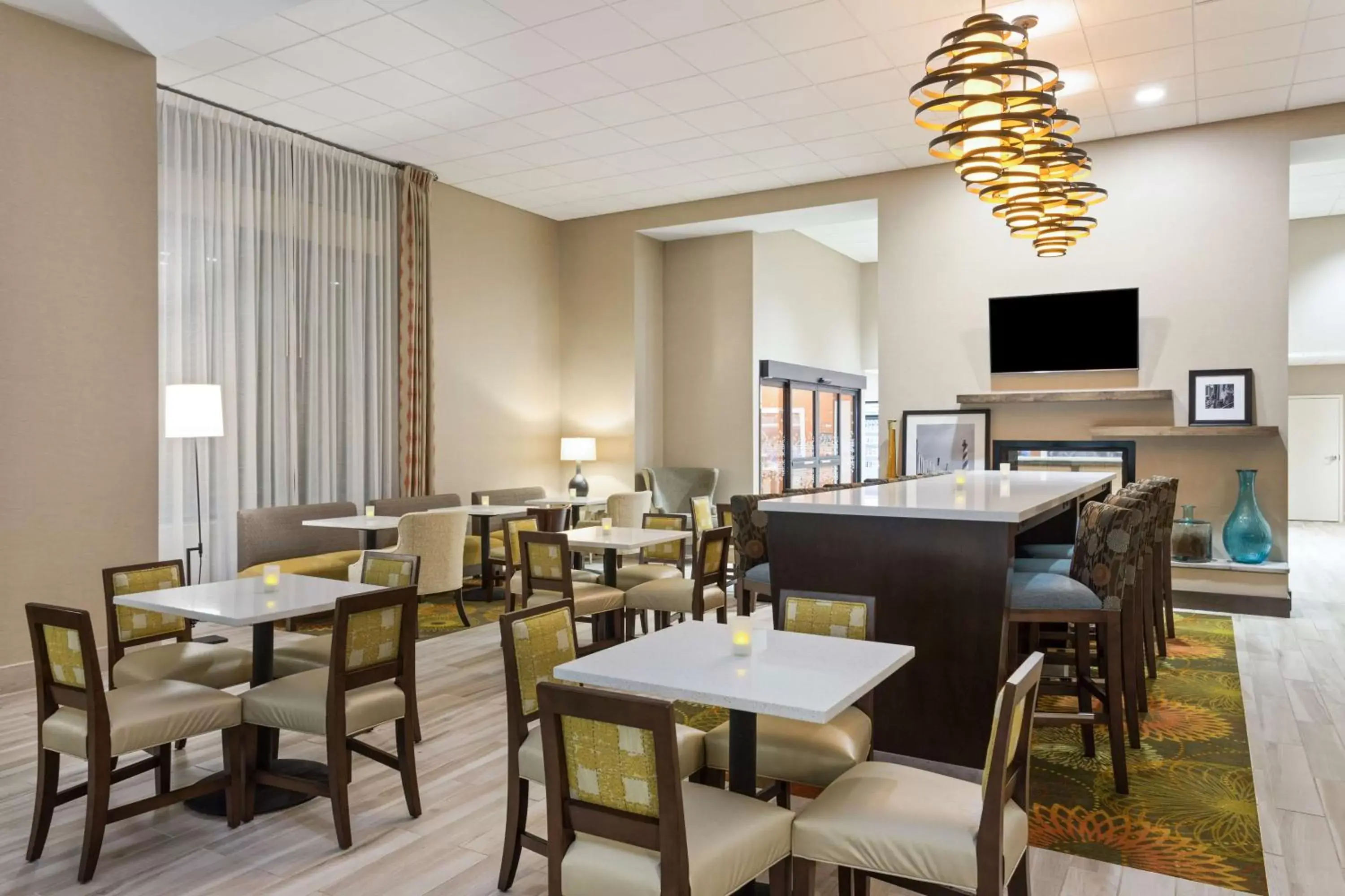 Lobby or reception, Restaurant/Places to Eat in Hampton Inn Sault Ste Marie, MI