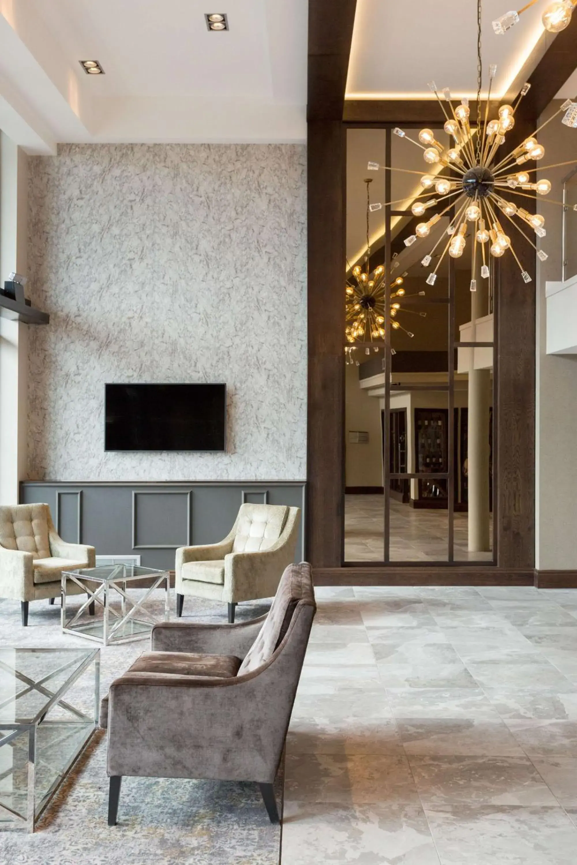 Lobby or reception in DoubleTree by Hilton Edinburgh - Queensferry Crossing Lobby or reception in DoubleTree by Hilton Edinburgh - Queensferry Crossing