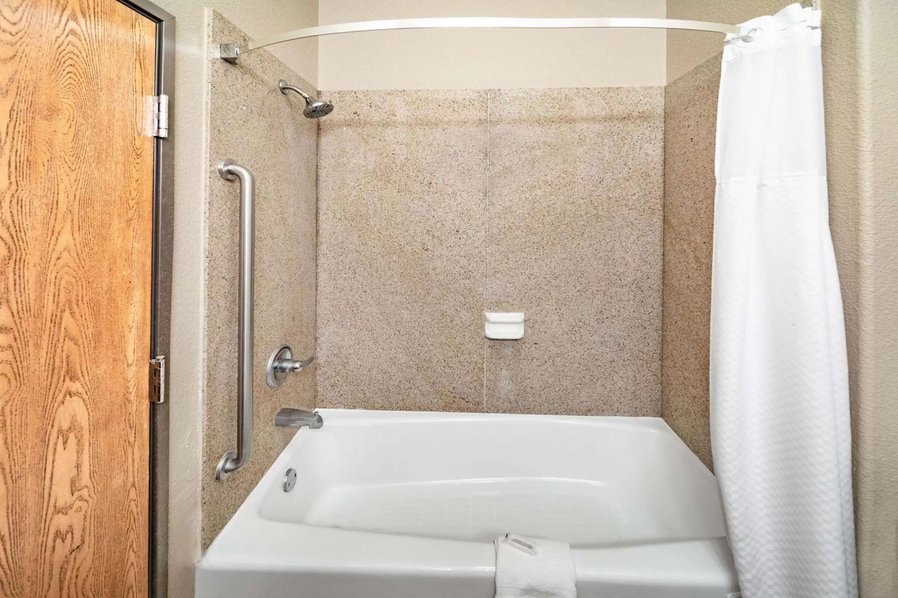 TV and multimedia, Bathroom in Baymont by Wyndham Cuero