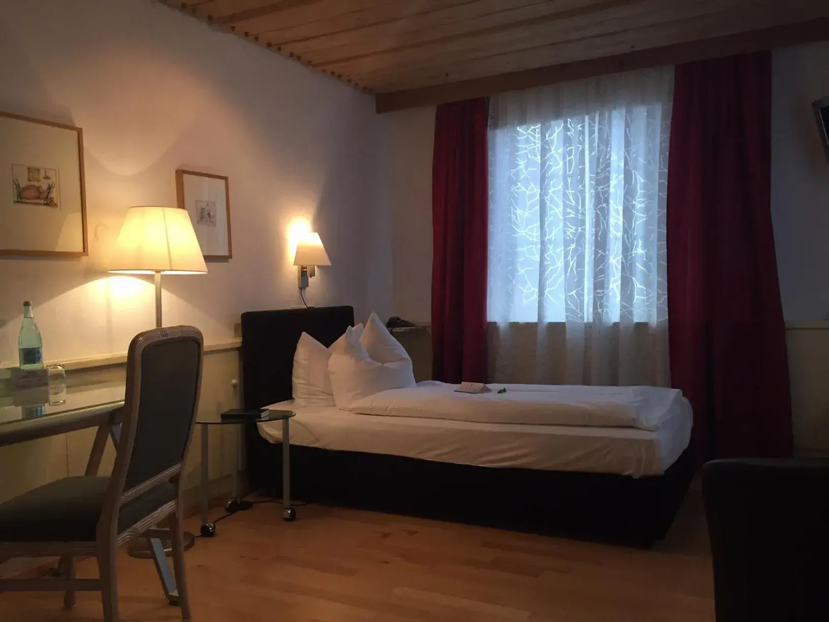 Photo of the whole room, Bed in Flair Hotel Vier Jahreszeiten