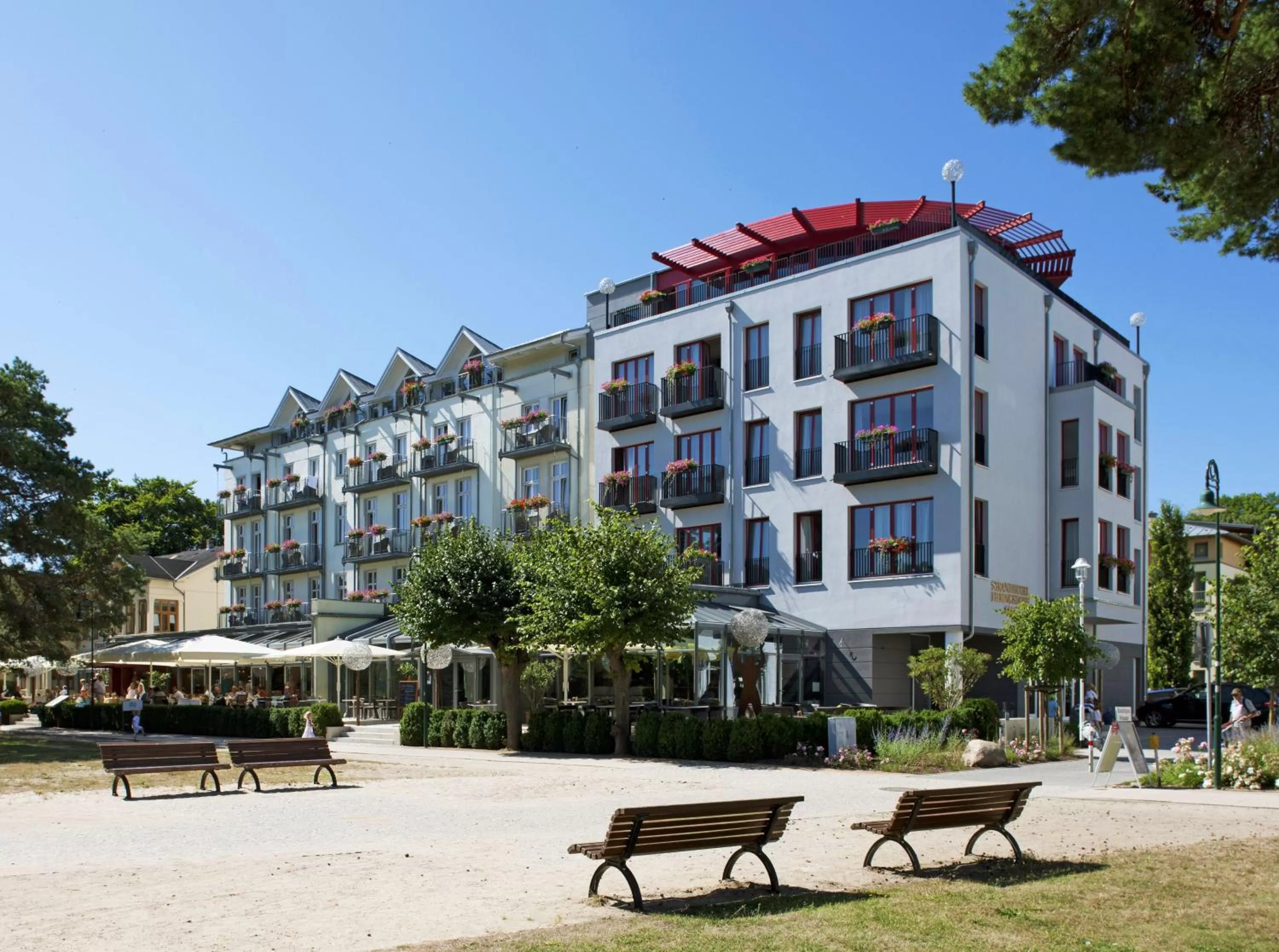 Property building in Strandhotel Heringsdorf mit Soleaußenpool 30 Grad