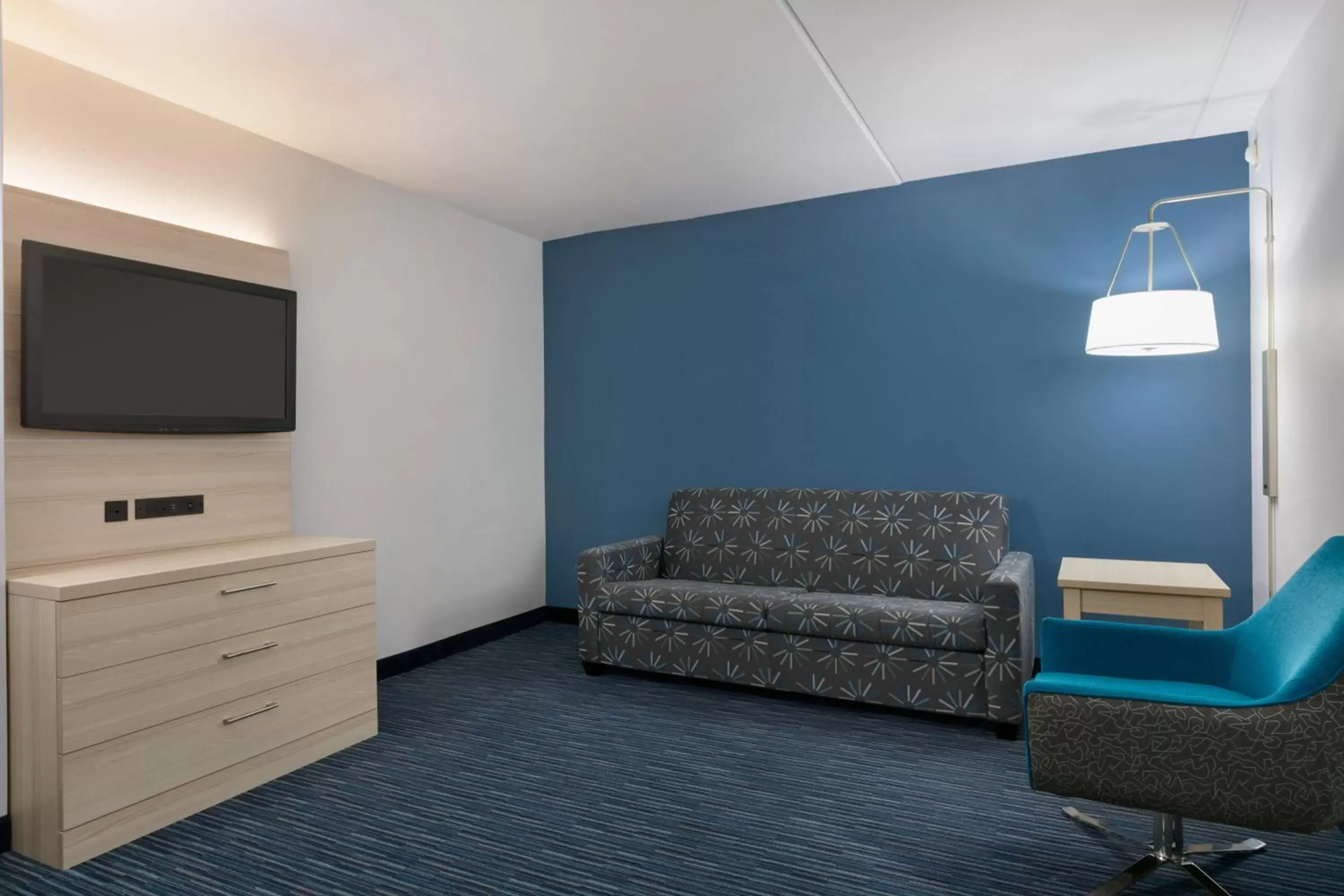 Bedroom, Seating Area in Holiday Inn Express Hotel & Suites Norfolk Airport, an IHG Hotel