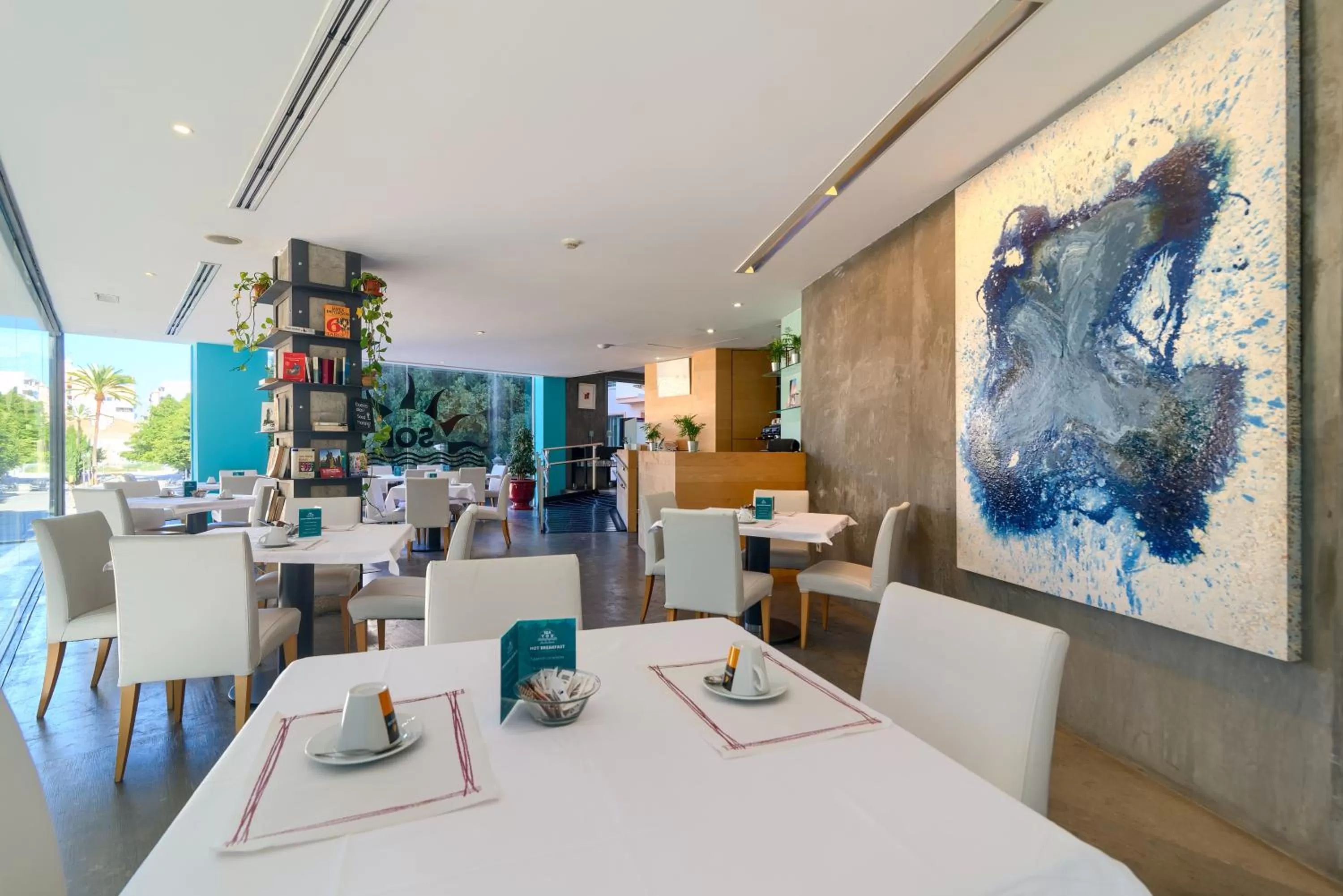 Restaurant/places to eat in Sea You Hotel Port Valencia