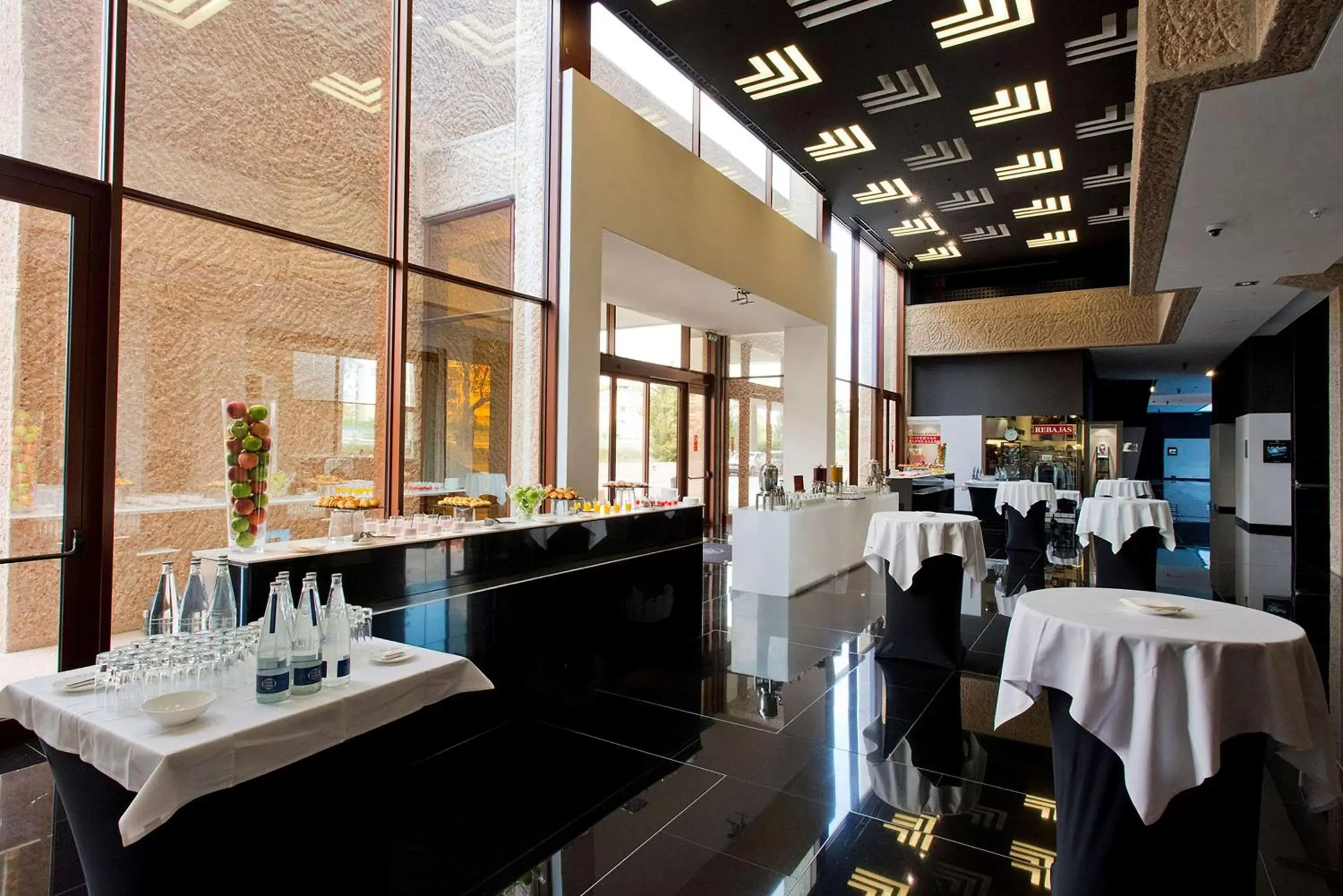 Dining area, Restaurant/Places to Eat in Hilton Madrid Airport