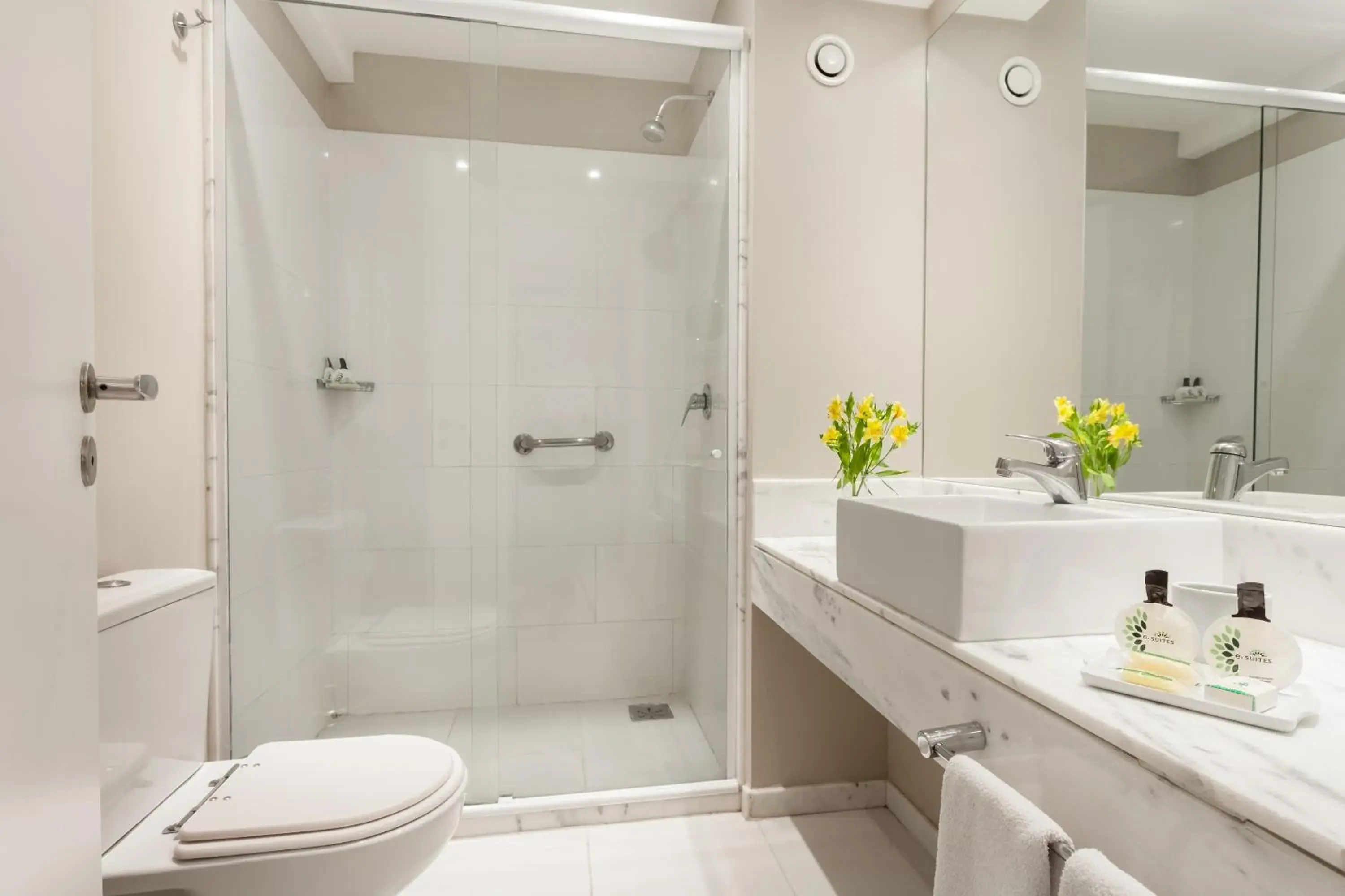 Bathroom in eSuites Spa Lagoa Santa Bathroom in eSuites Spa Lagoa Santa